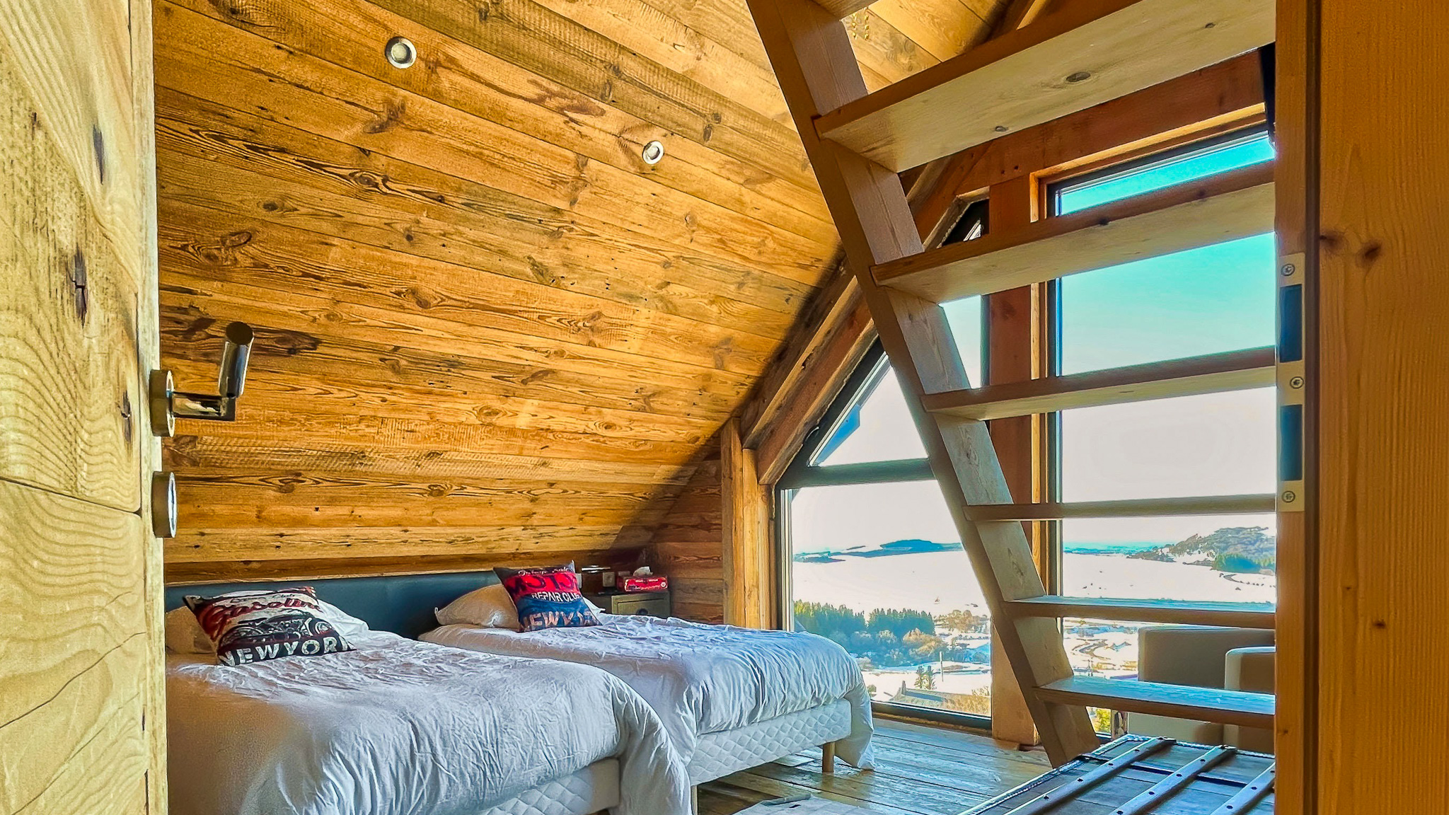 Chalet Cascade, chambre bois joli