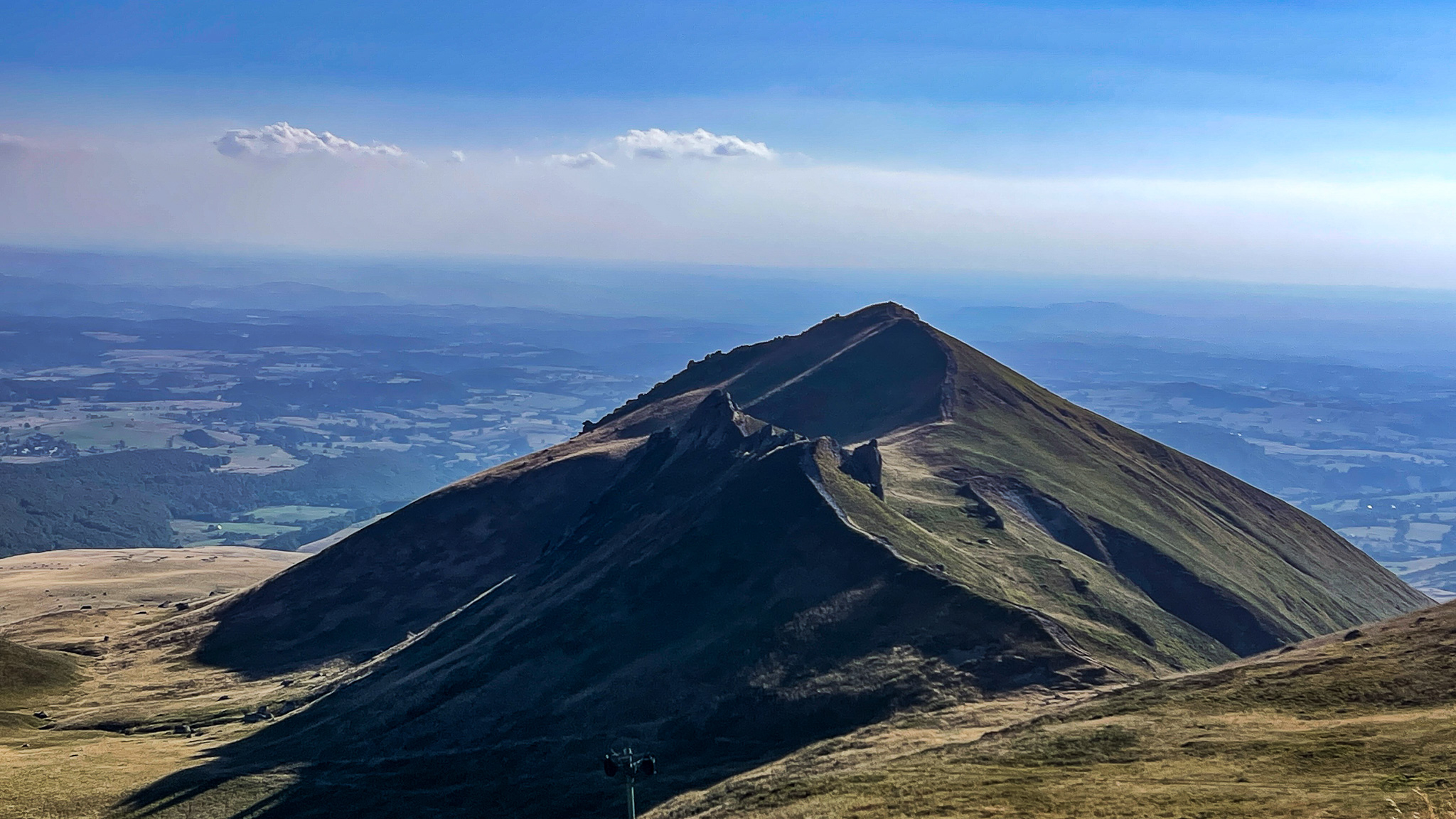 Puy de la Perdrix, le Puy Gros et la Fontaine salée