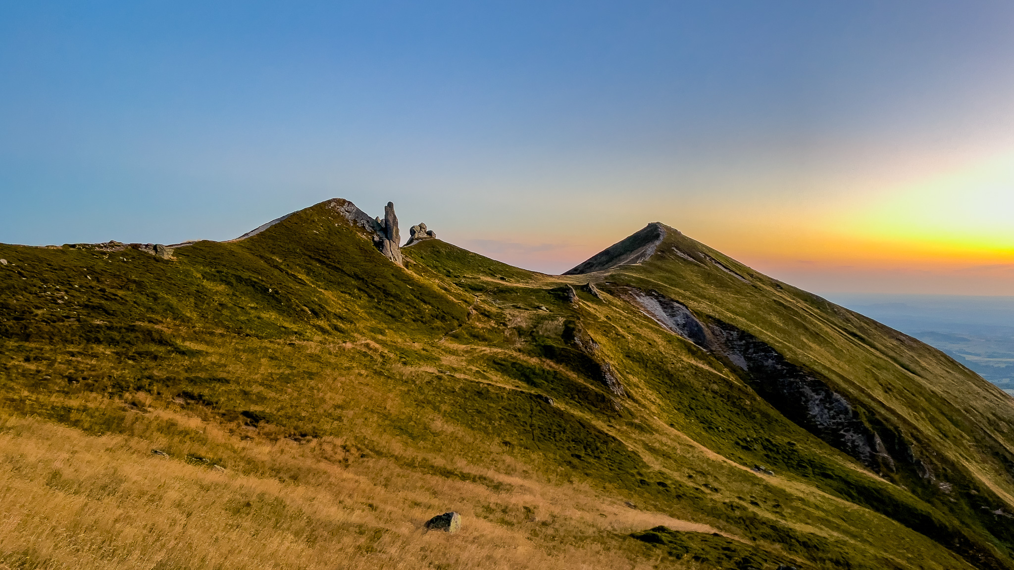 Soleil couchant sur le Puy Gros vers le retour à Super Besse