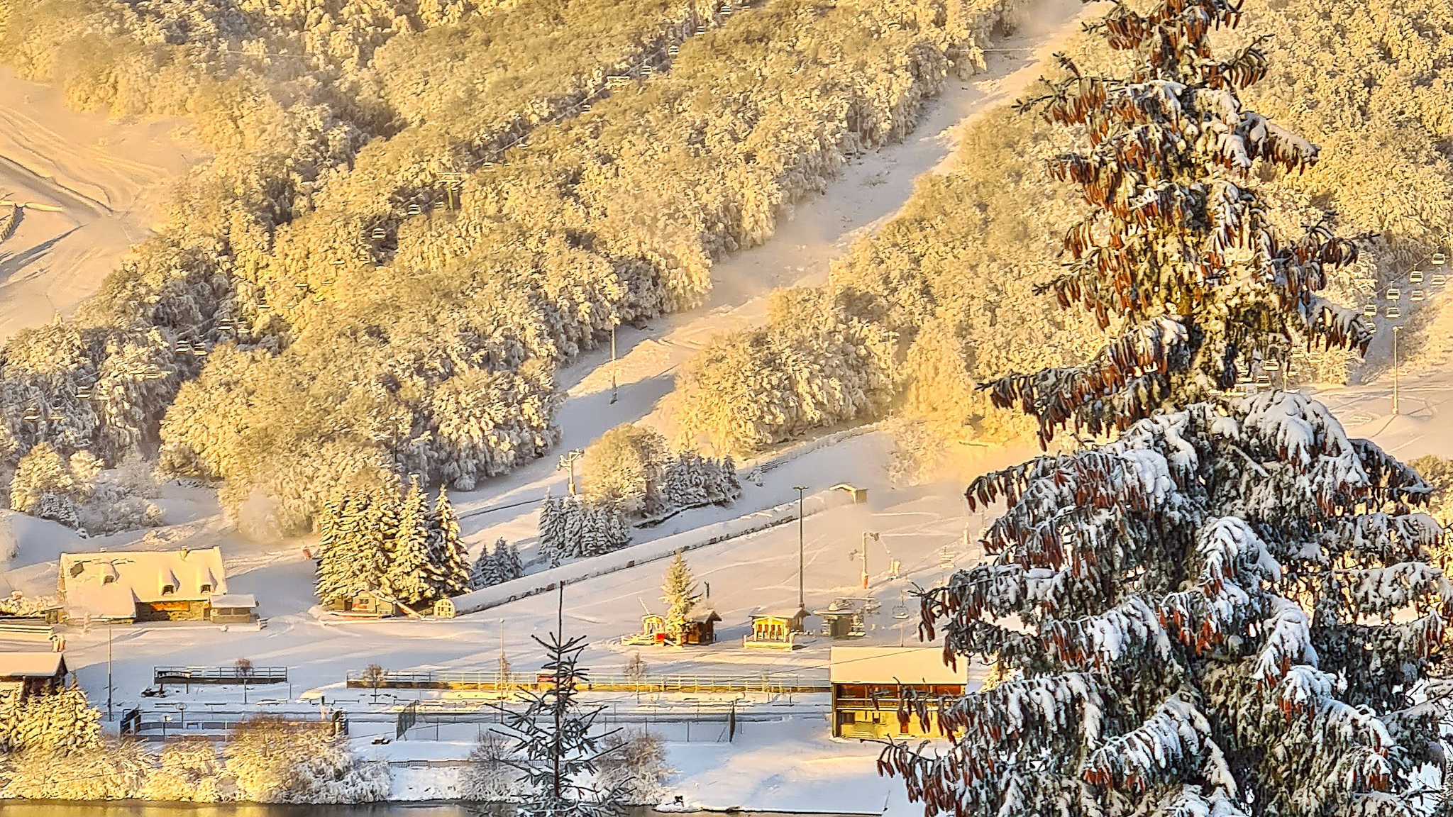 Chalet Cascade Super Besse et la vue sur les pistes de ski de Super Besse
