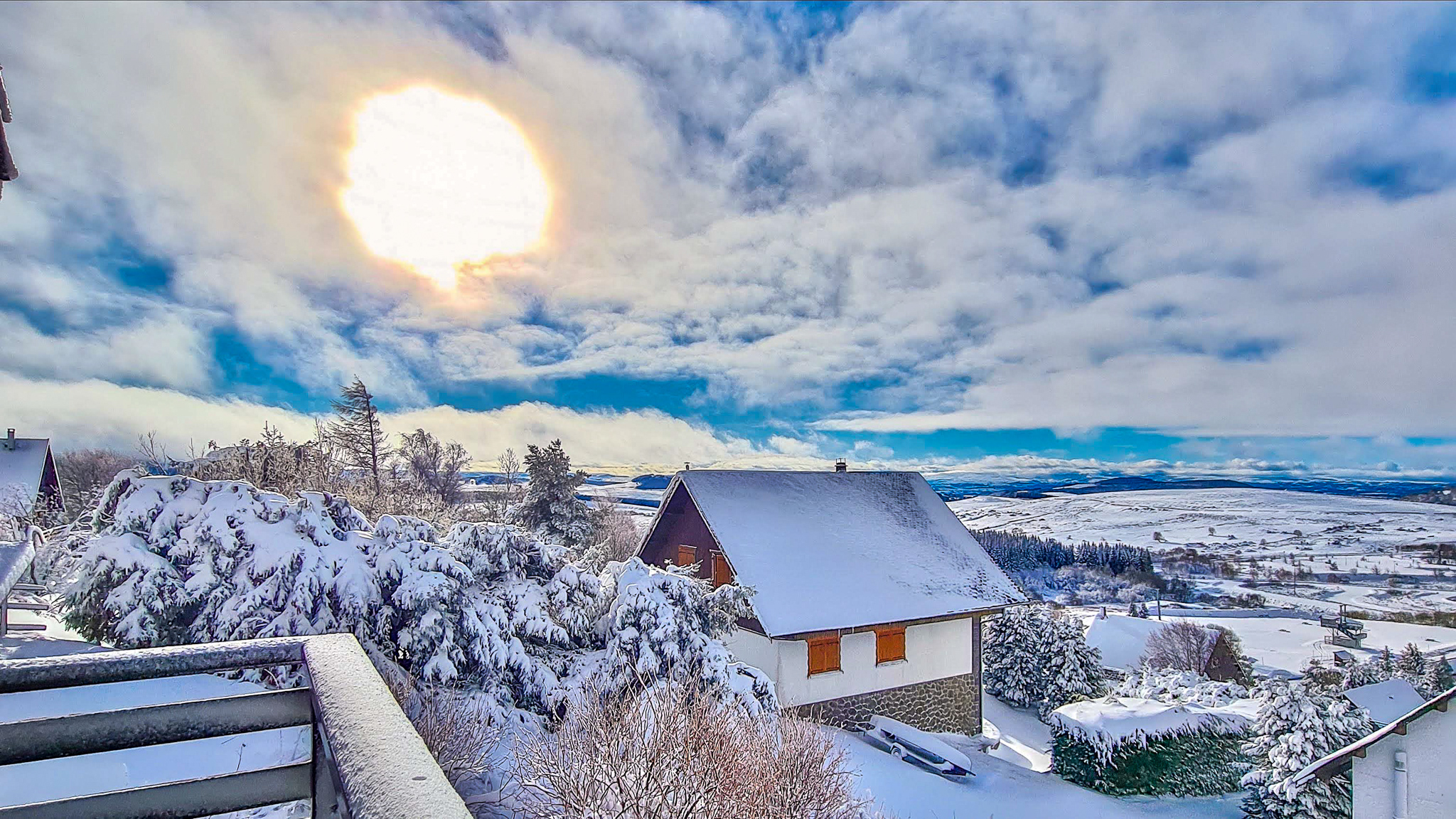 Chalet Cascade Super Besse et la vue sur les Monts du Cantal