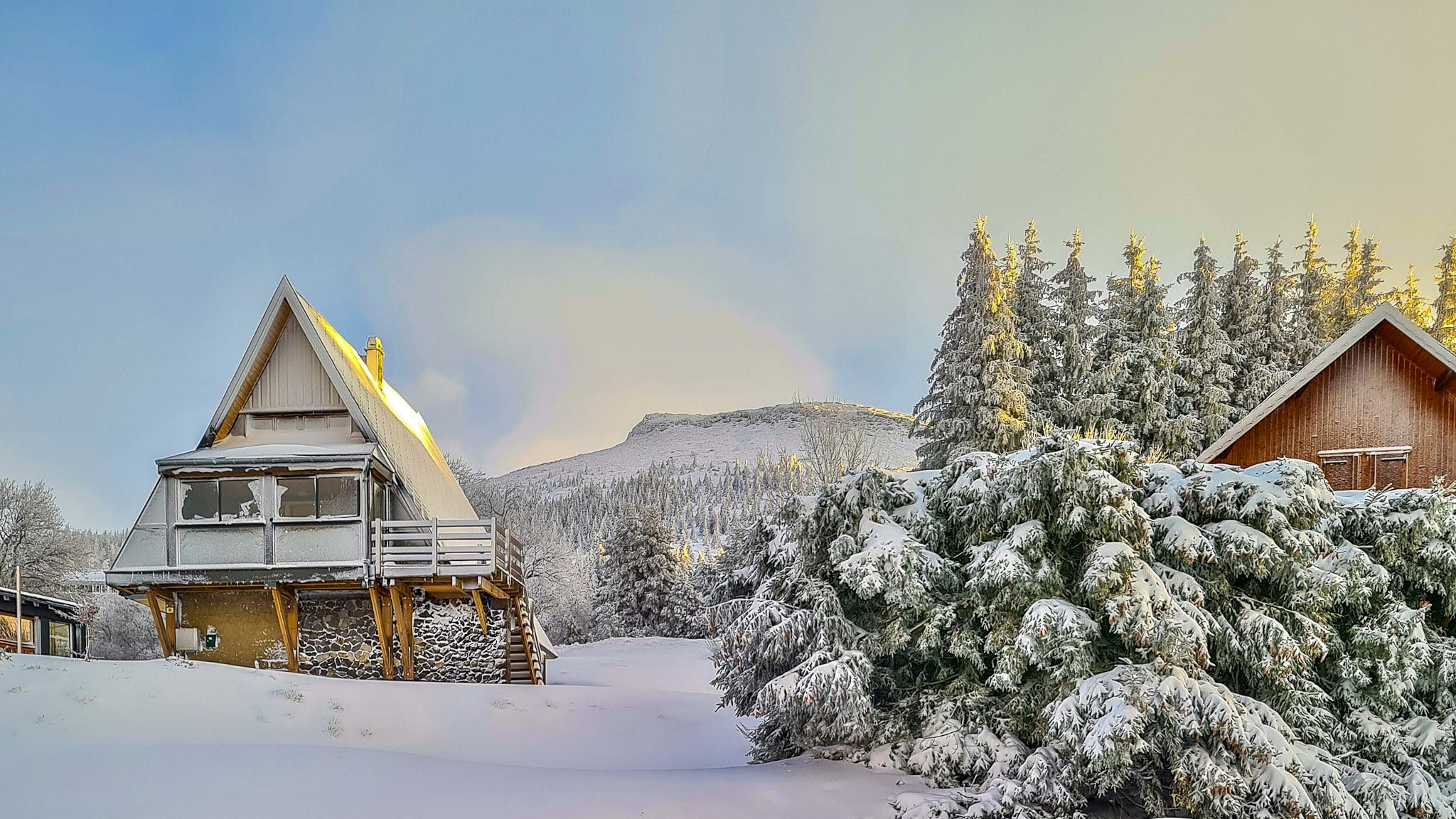 Chalet Cascade Super Besse, le Puy du Chambourguet enneigé