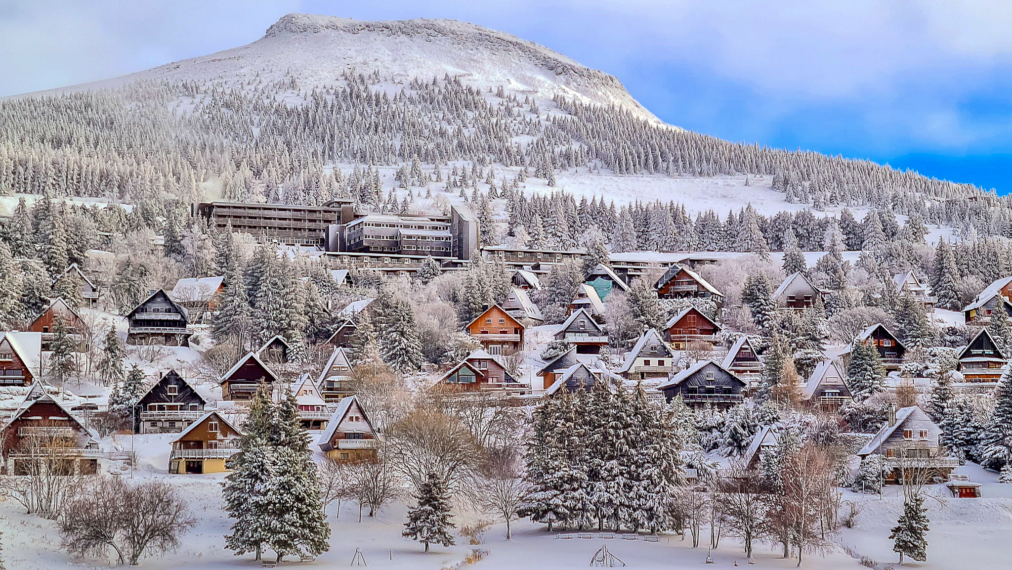 Chalet Cascade Super Besse, la Village de Chalets après les chutes de neige