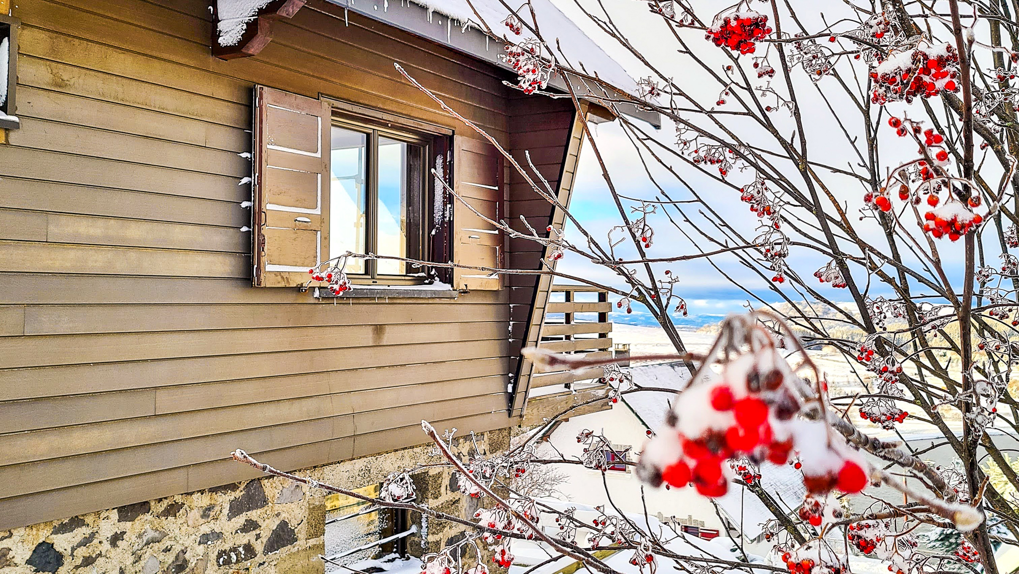Chalet Cascade Super Besse, le chalet face aux chutes de neige