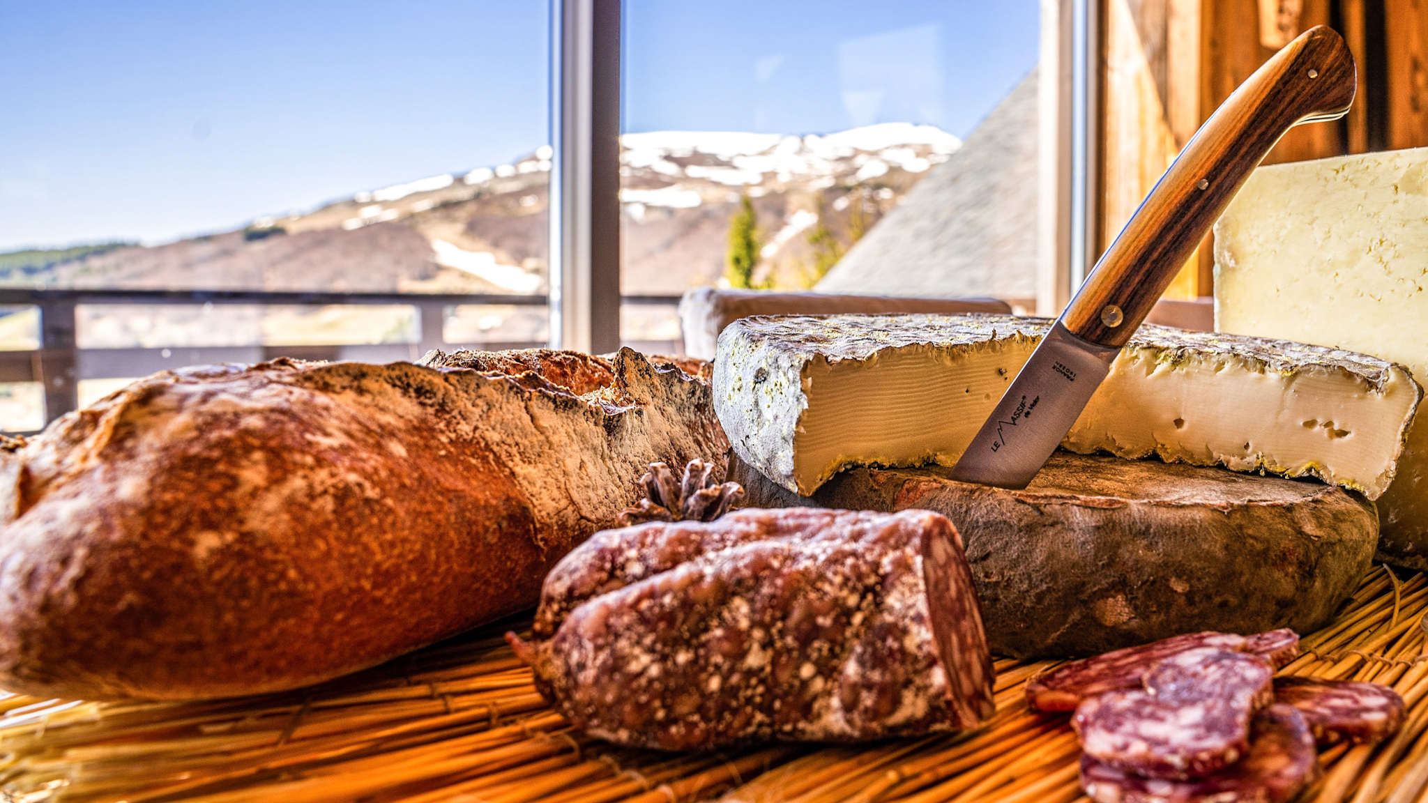 Chalet Cascade, les produits du terroir, fromages et charcuteries d'Auvergne