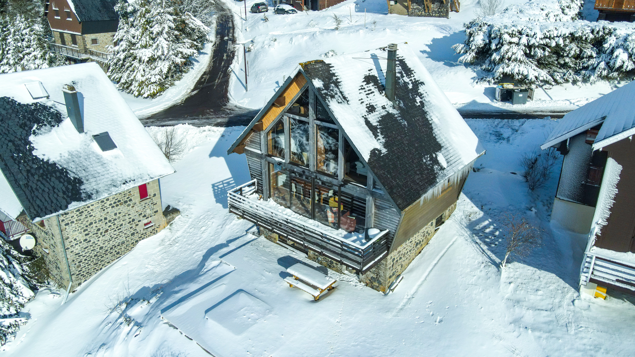 Chalet Cascade Super Besse sous la neige.