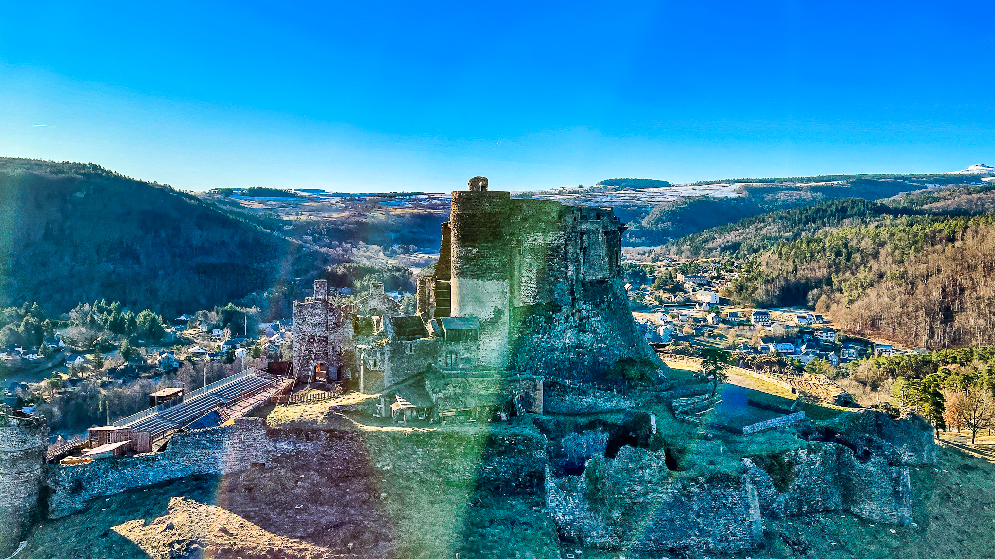 Le Chateau de Murol au cœur de l'hiver