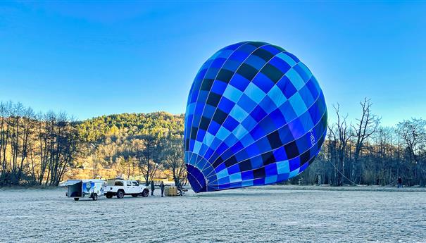 Montgolfiere au dessus du Lac Chambon, Murol