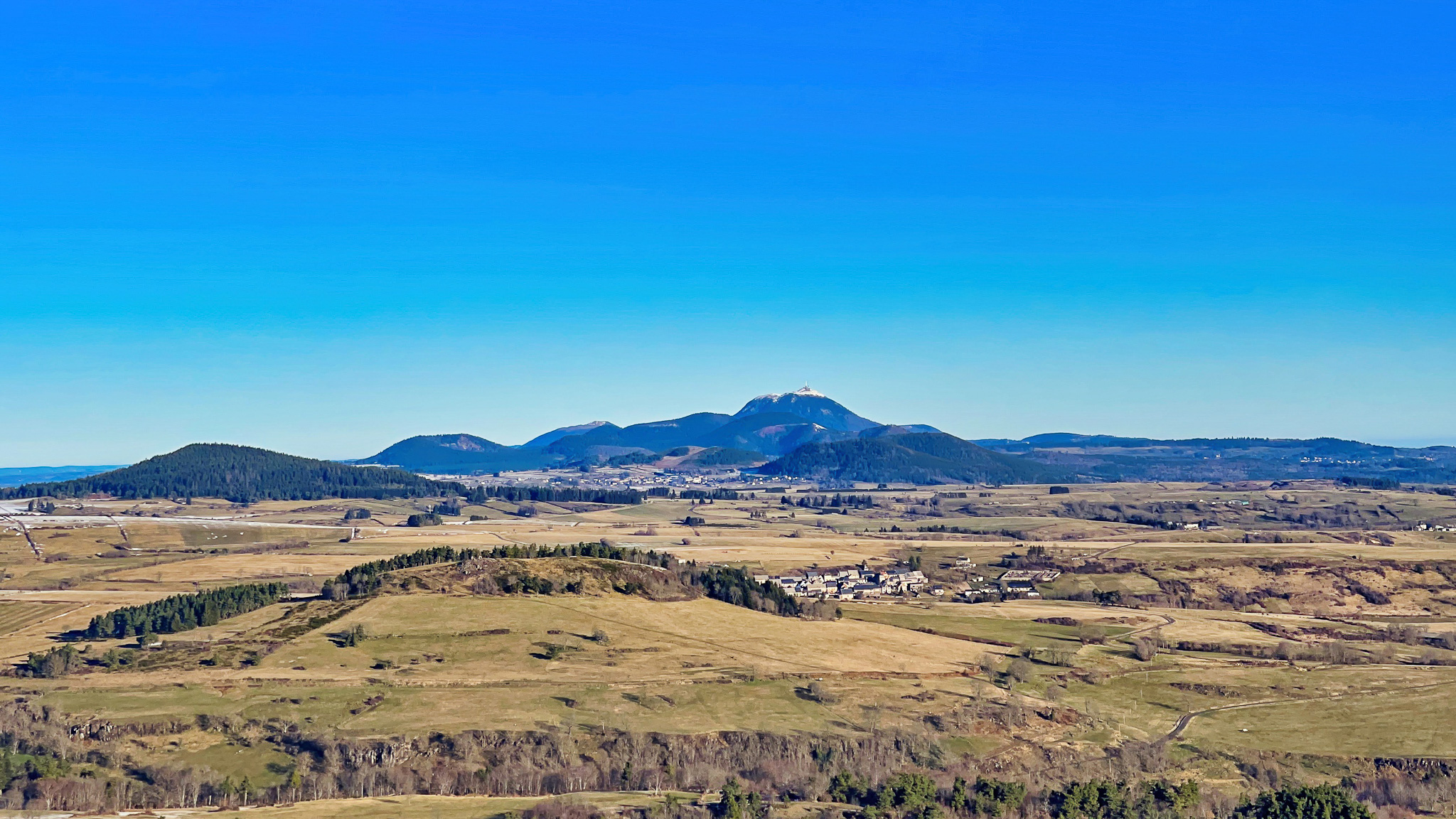 La Chaîne des Puys et le Sommet du Puy de Dôme