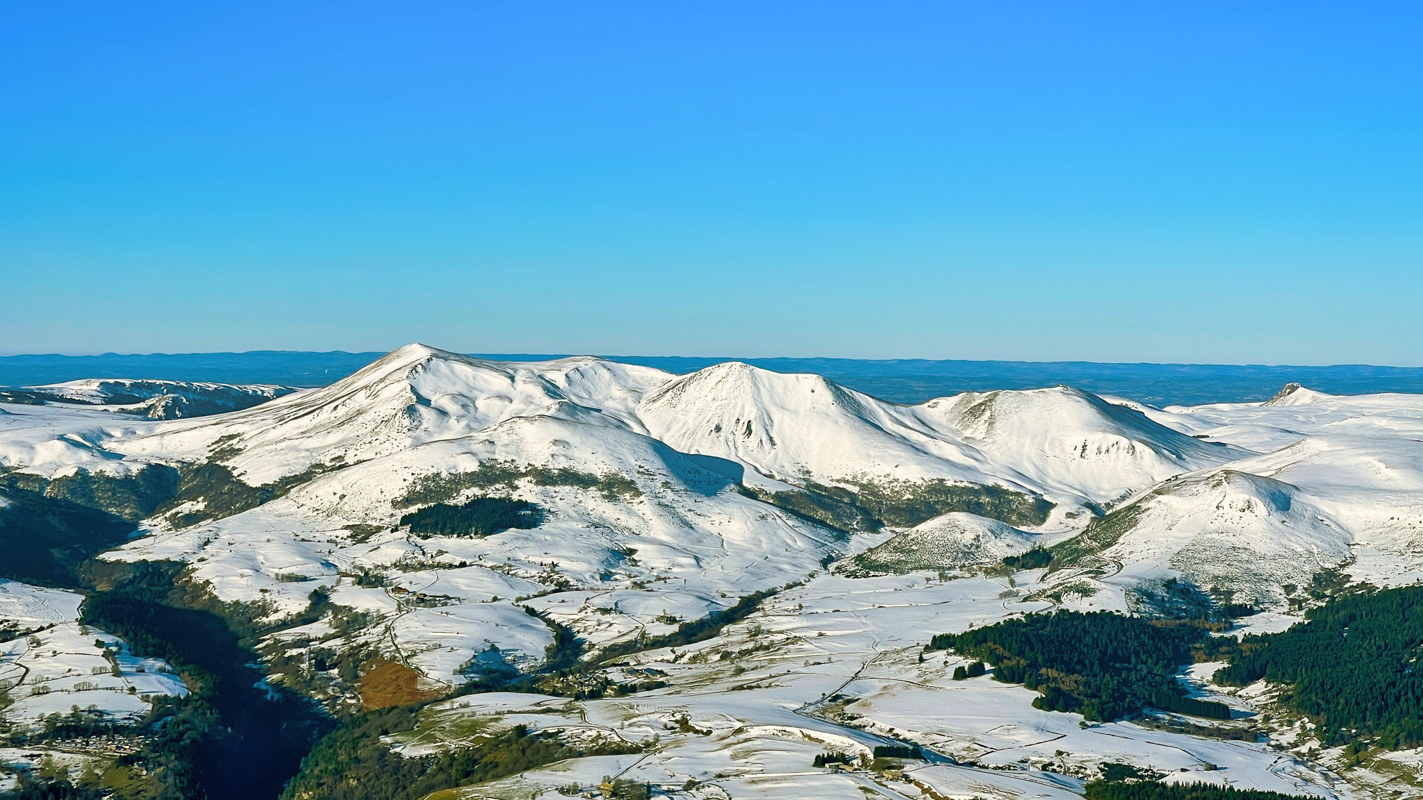 Le Massif Adventif: Le Puy de l'Angle, le Puy de Monne, le Puy de Barbier et le Puy de la Tache
