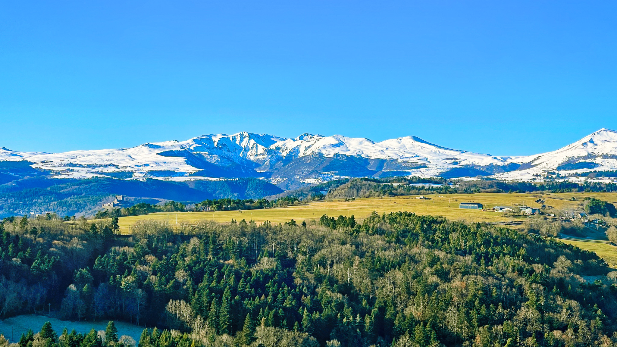 Le Massif du Sancy et la Campagne auvergnate