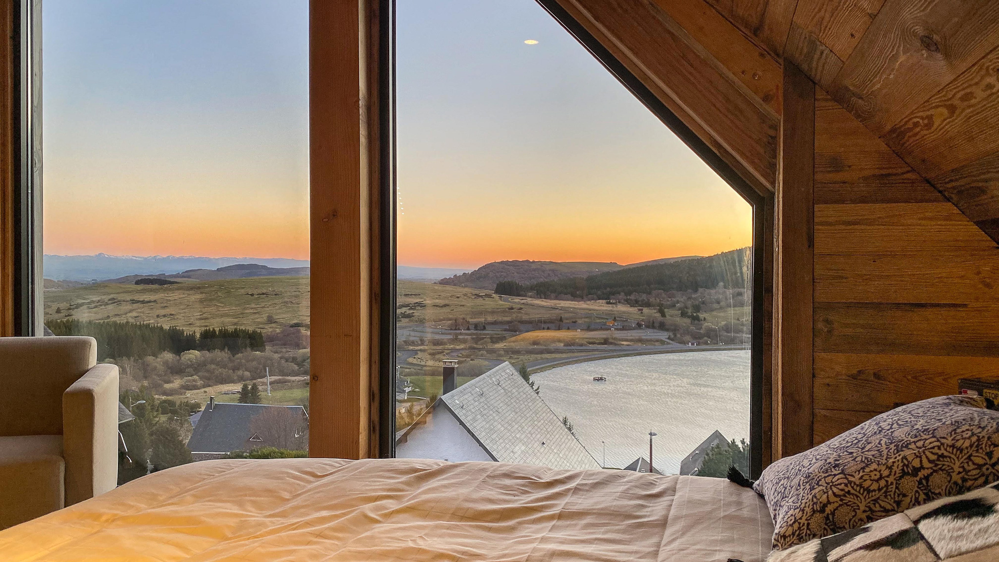 Chalet Cascade Super Besse, Chambre avec vue et coucher de soleil