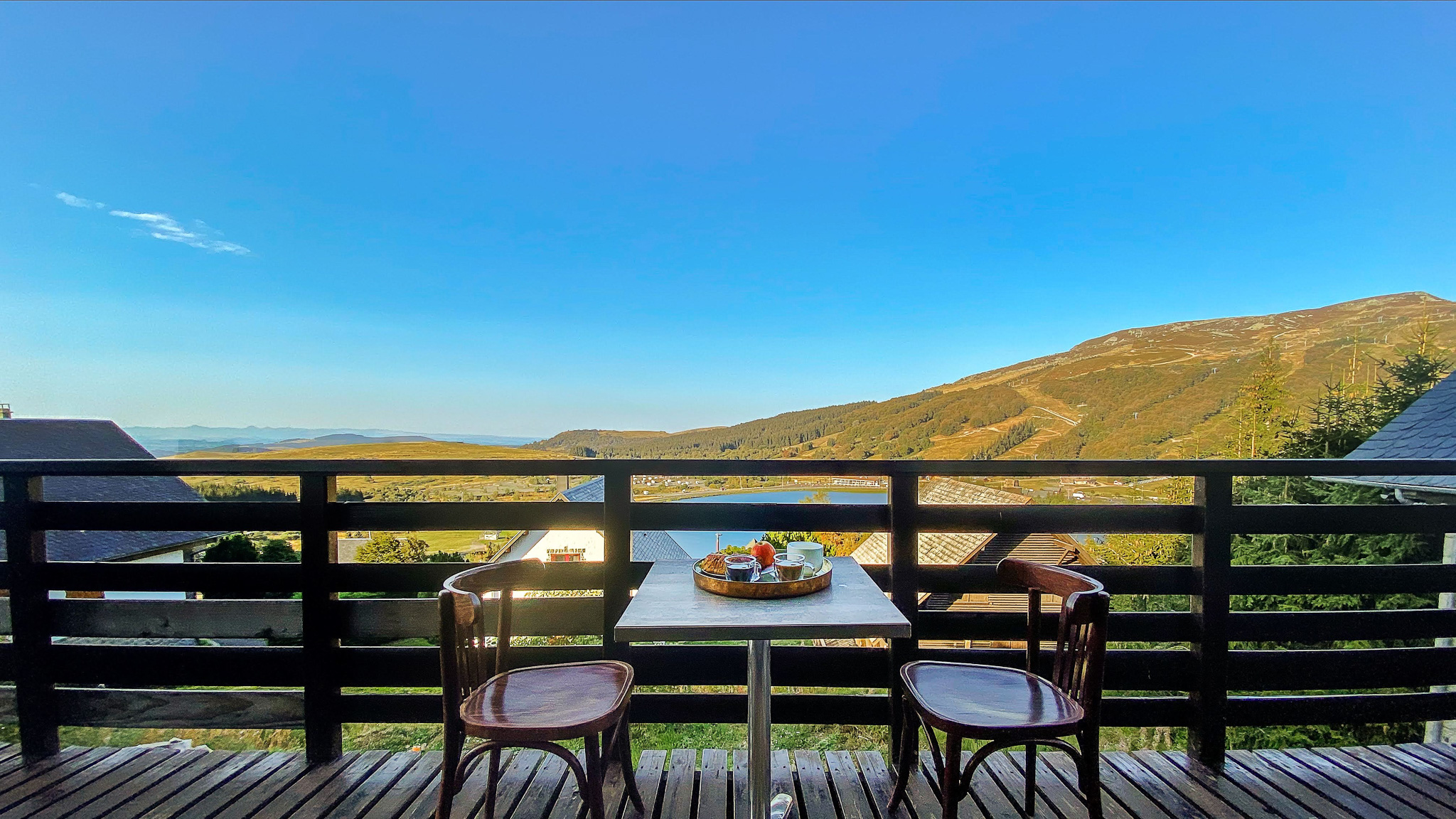 Chalet Cascade Super Besse, une pause sur le Balcon avec vue sur Super Besse