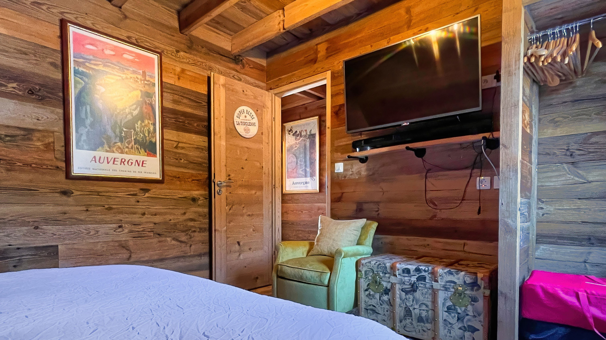Chalet Cascade Super Besse, Chambre vue sur le Puy de Chambourguet