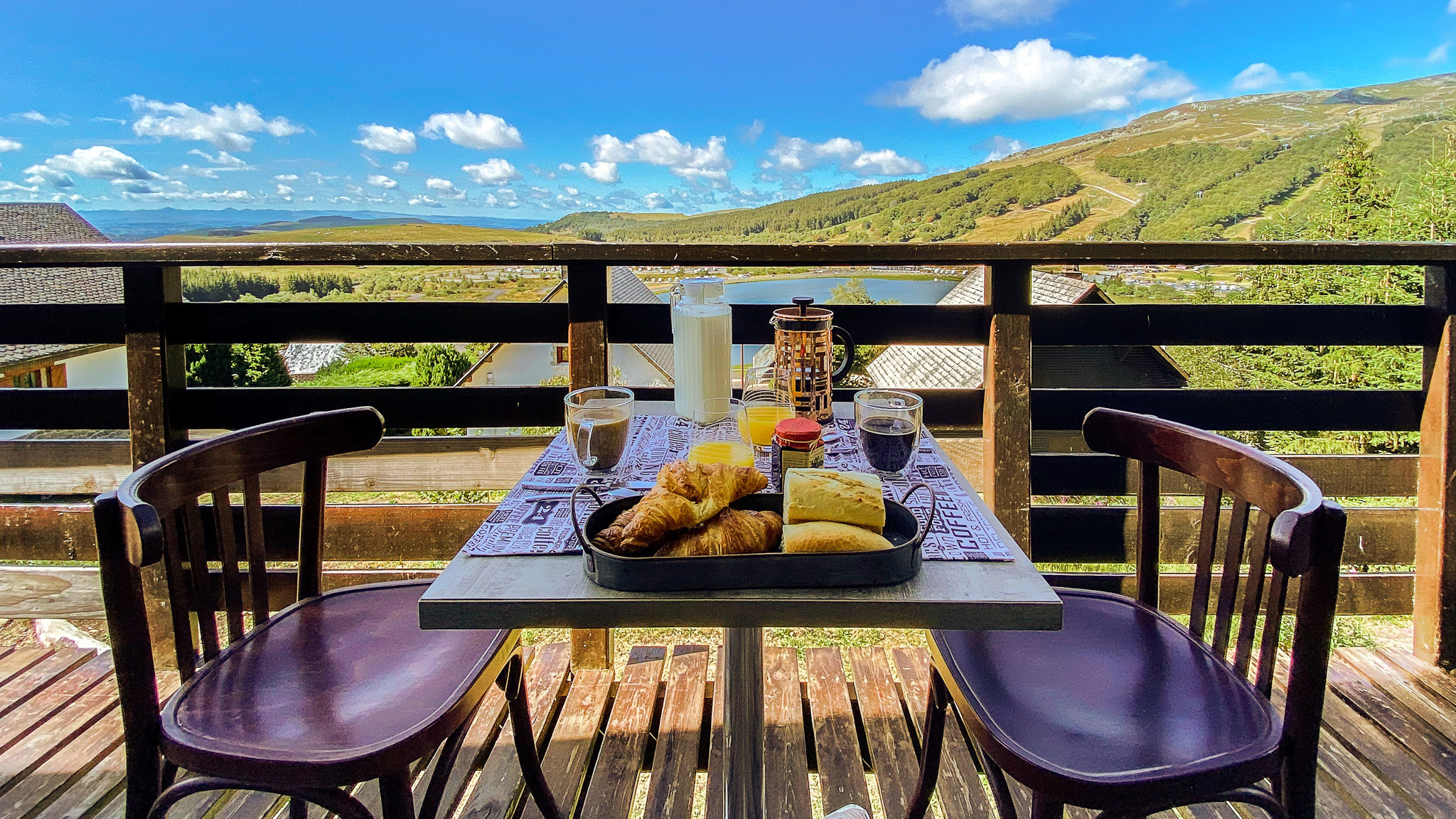 Chalet Cascade Super Besse, pause du le Balcon avec vue