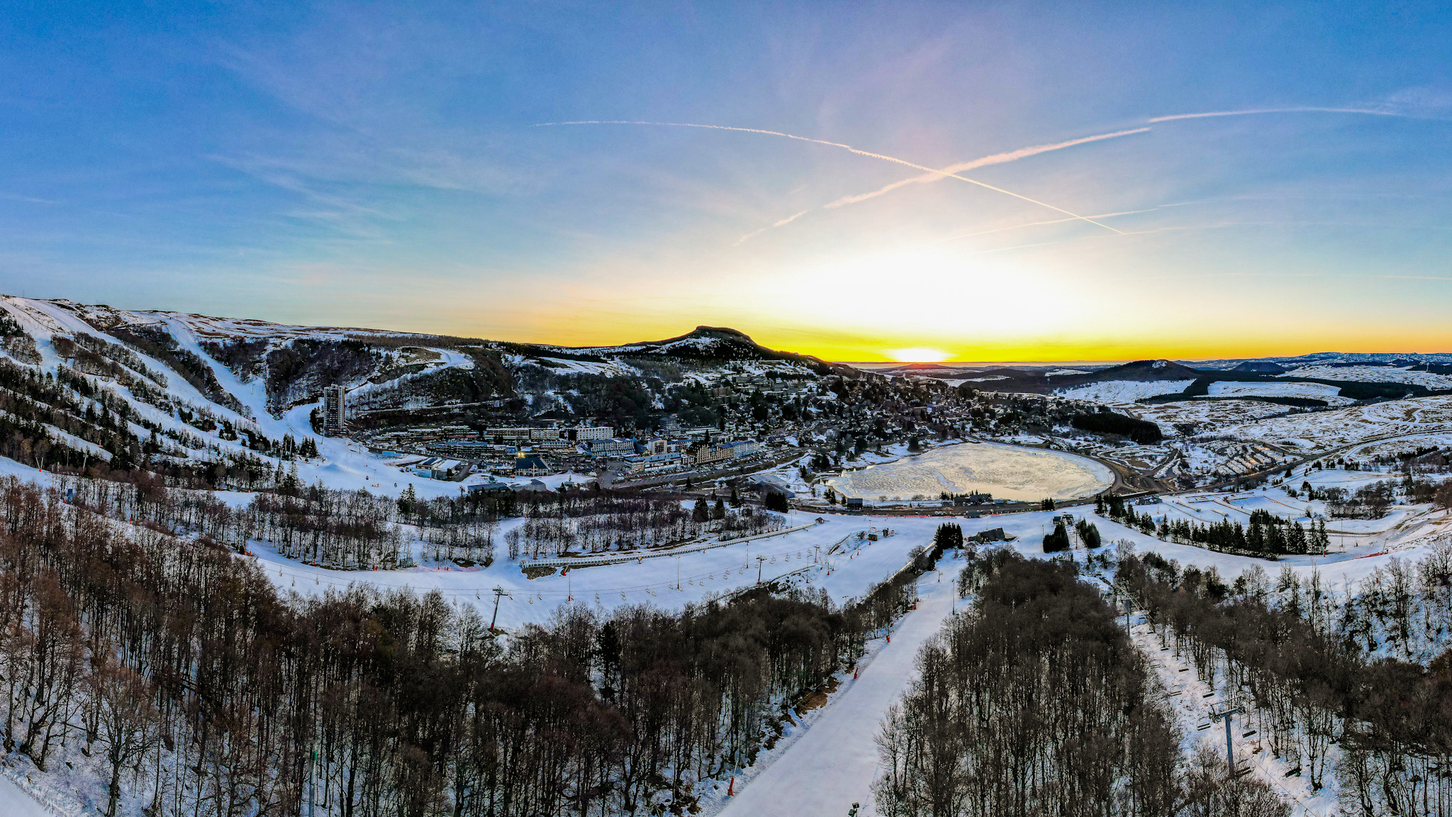 Super Besse, lever de soleil sur la station de Ski de Super Besse