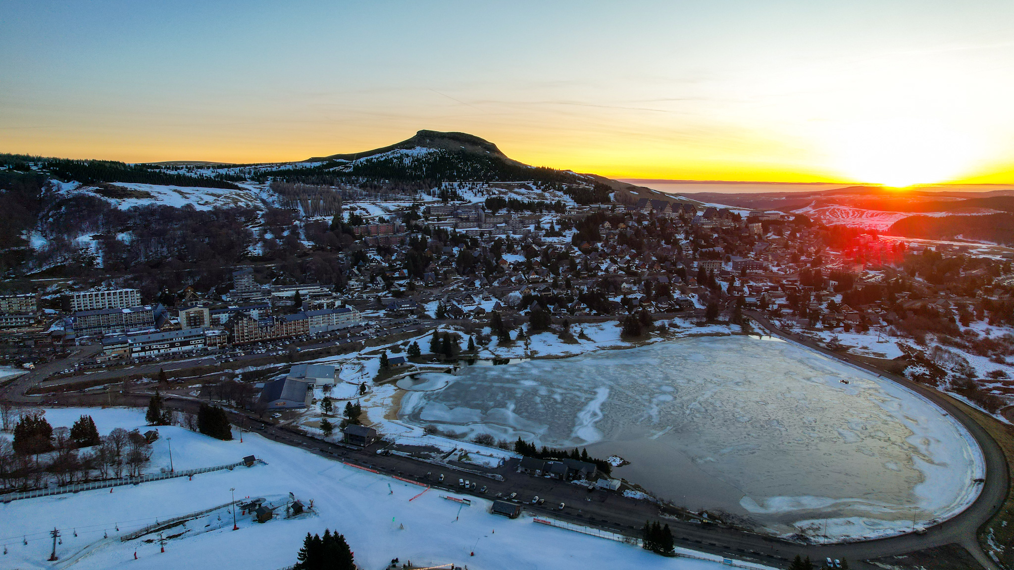 Le Lac des Hermines à Super Besse au Lever du Soleil