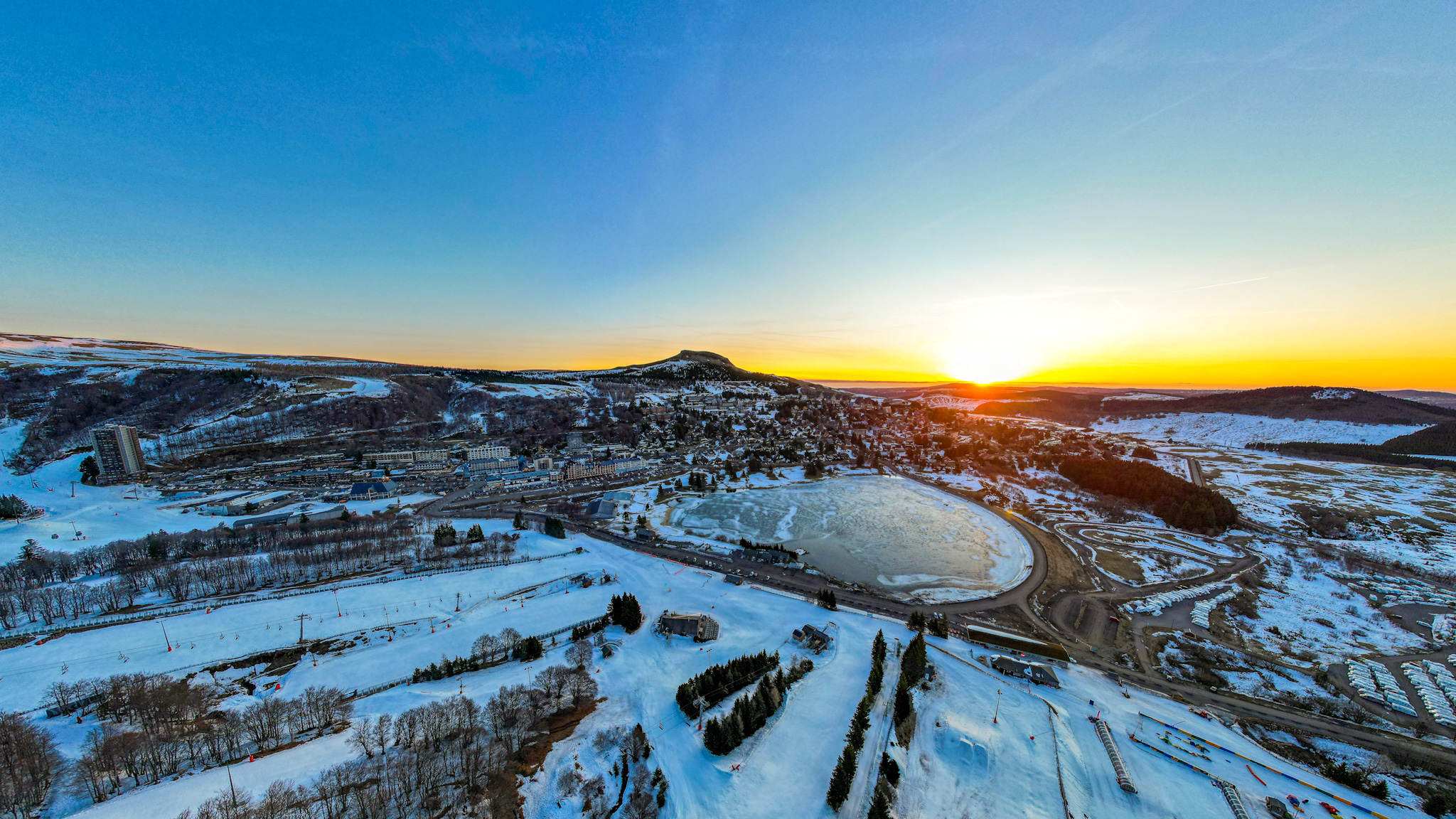 Le Massif du Sancy sous ses couleurs hivernales