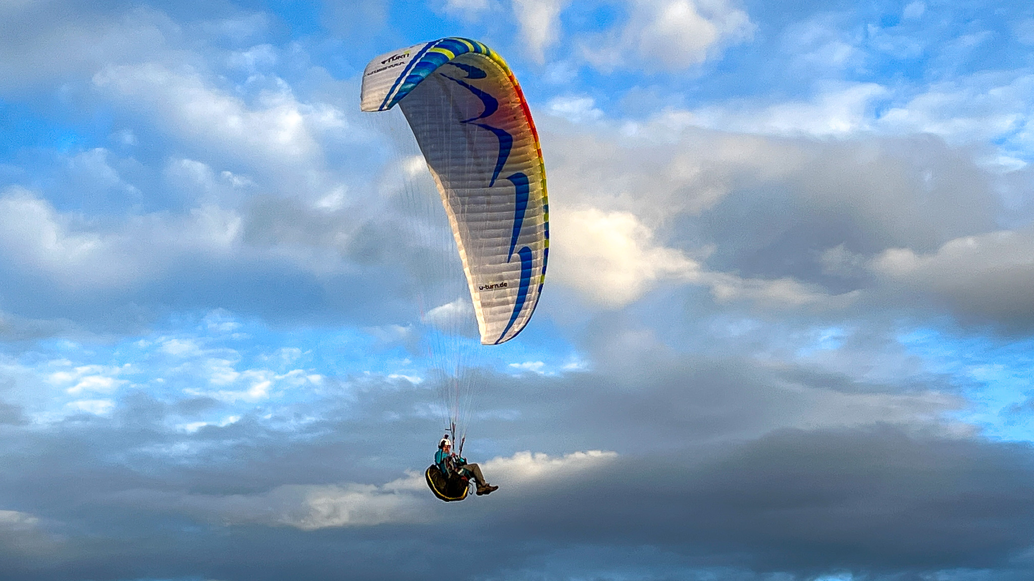 Un parapente au sommet du Puy de Dôme