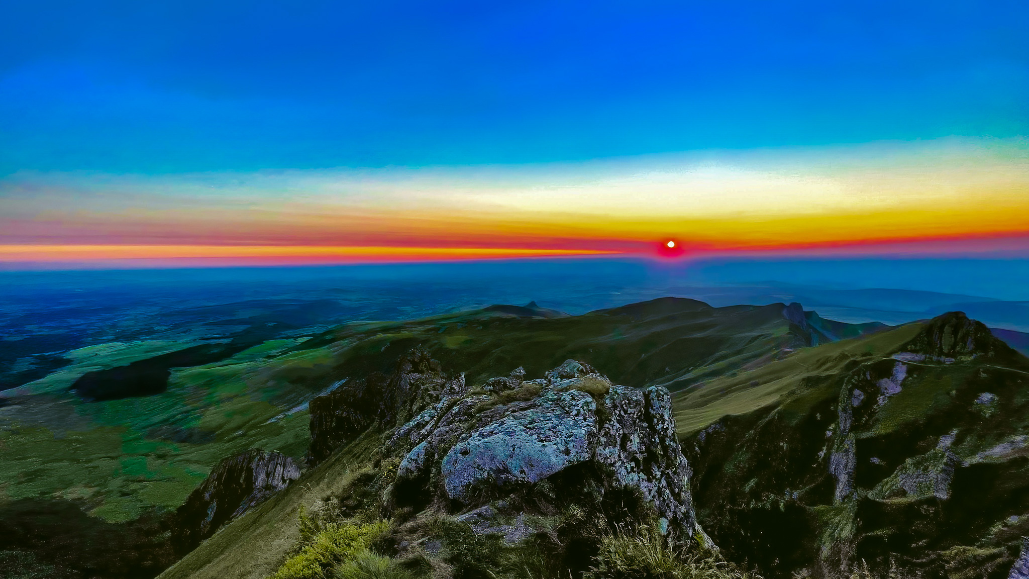 Puy de Sancy, magnifique coucher de soleil dans le Massif du Sancy