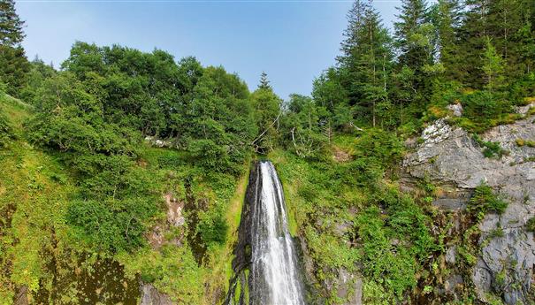 La Grande Cascade, naissance sur les pentes du plateau de Durbise