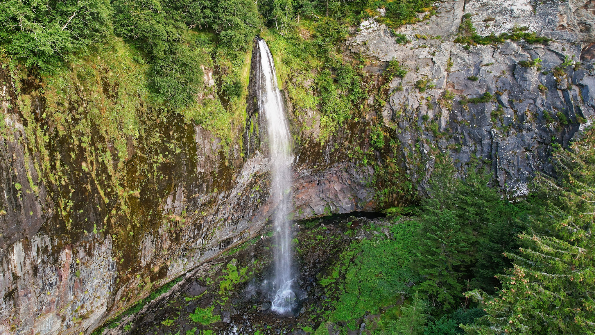 La Grande Cascade au Mont Dore, la belle vue aerienne