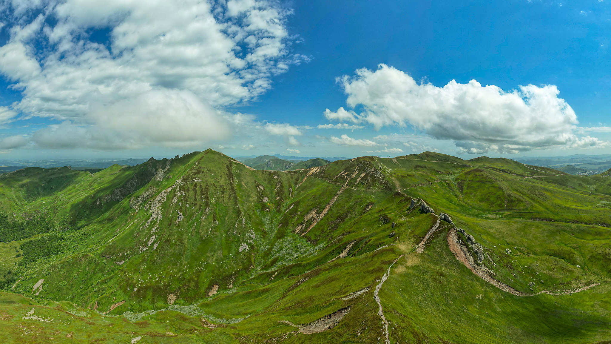 Massif du Sancy, les sommets du Massif, le Puy de Sancy, le Puy Ferrand et le Puy de la Perdrix