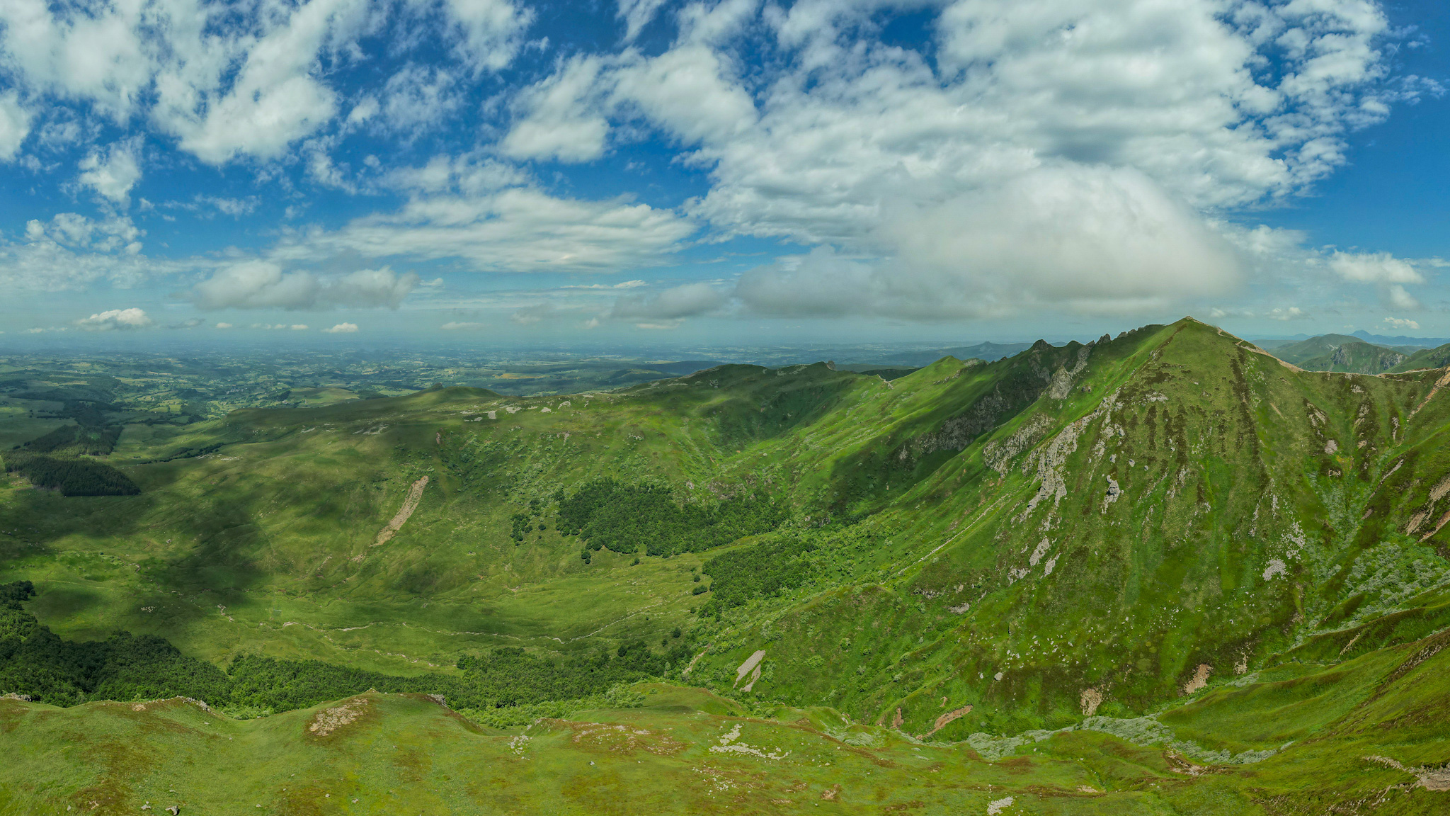 Massif du Sancy, la Fontaine salée, réserve naturelle dans le Sancy