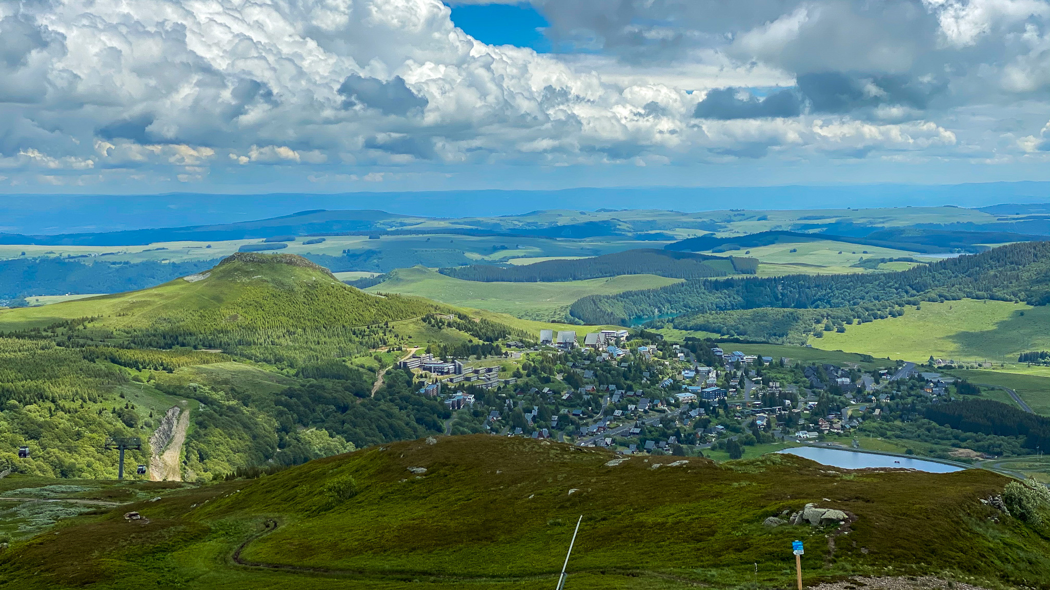 Super Besse et le Lac Pavin sous couleurs printanière