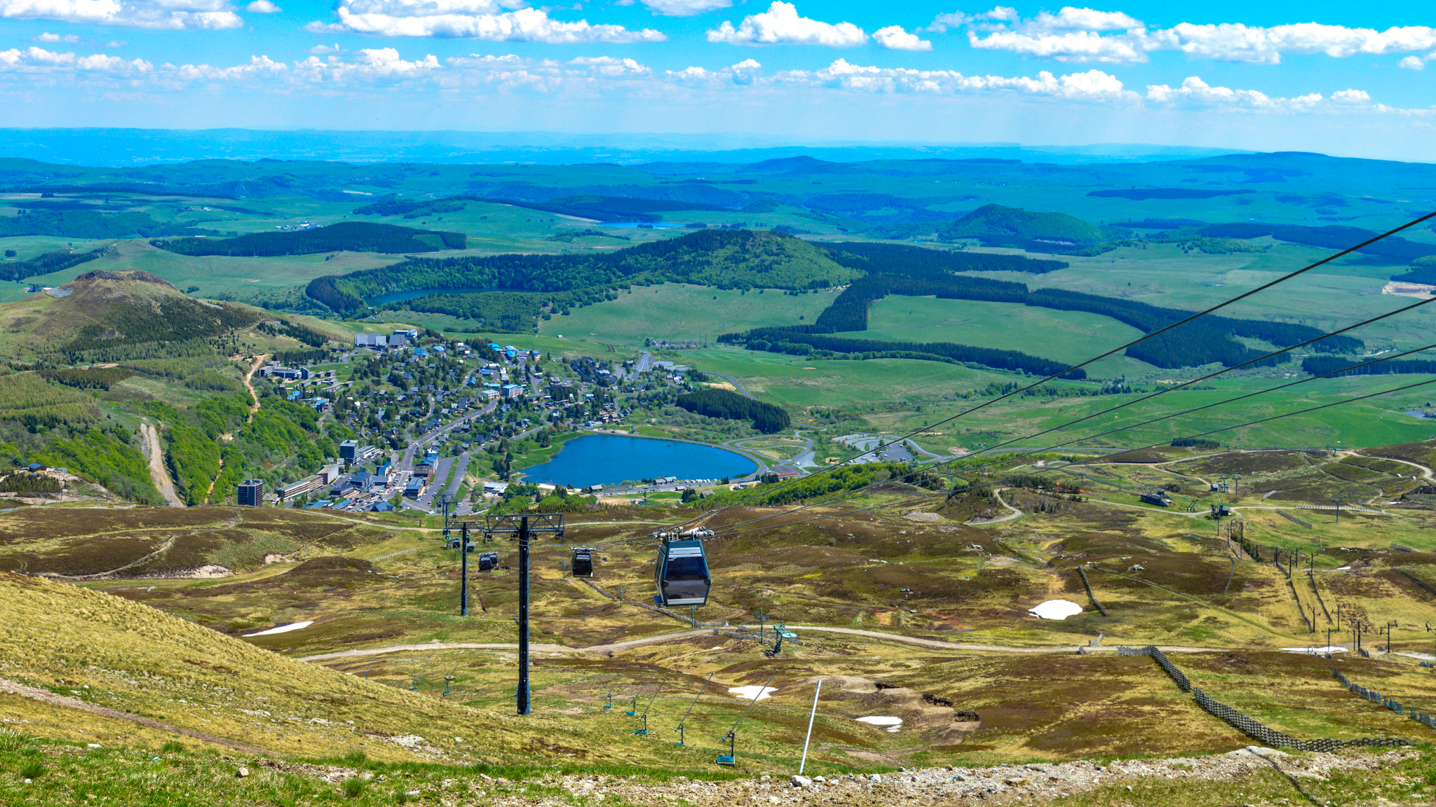 Sur les hauteurs de Super Besse, belle vue sur la station de ski de Super Besse