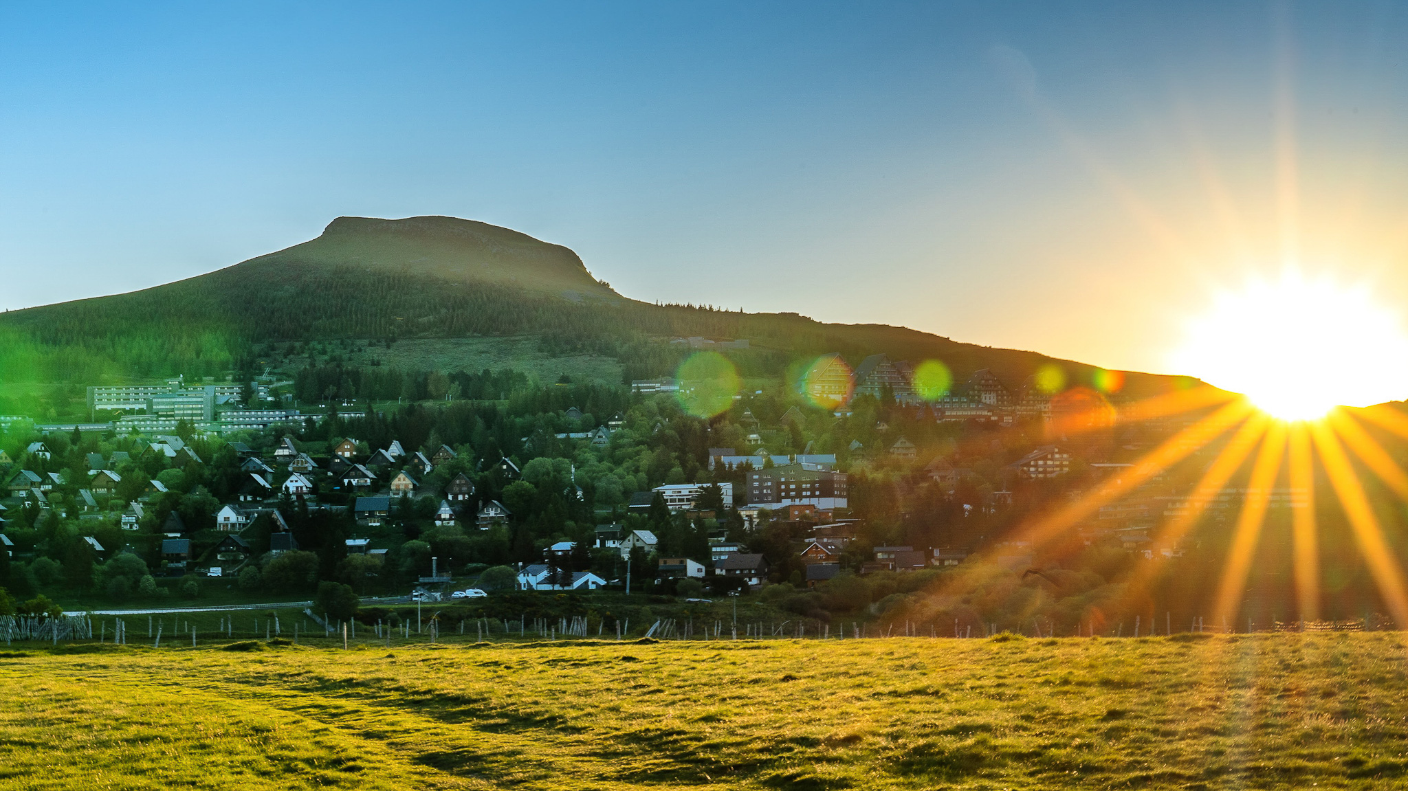 Super Besse, lever de soleil sur Super Besse