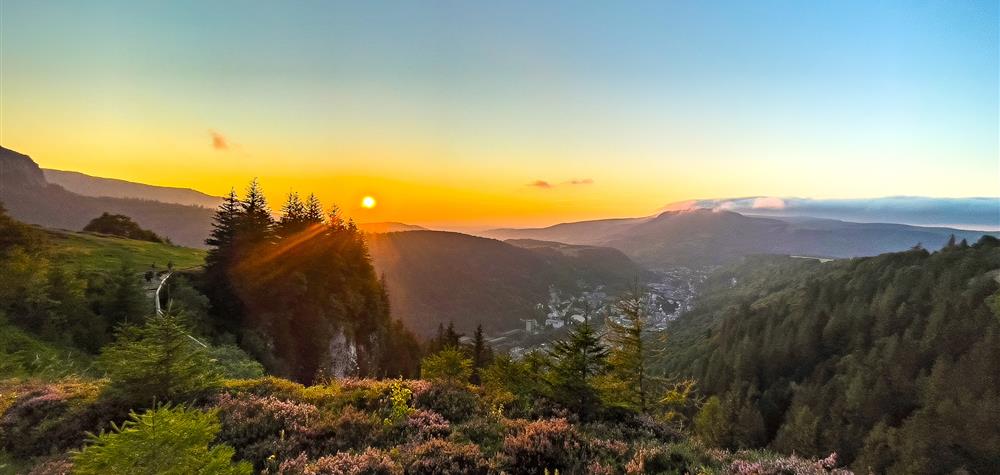Le Mont Dore, Plateau de Durbise, coucher de soleil sur le Mont Dore