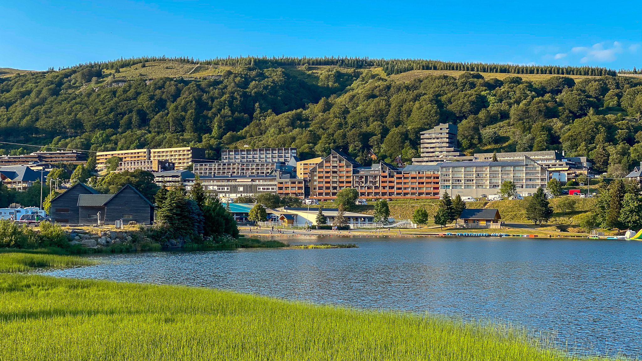 Super Besse, la station et le Lac des Hermines