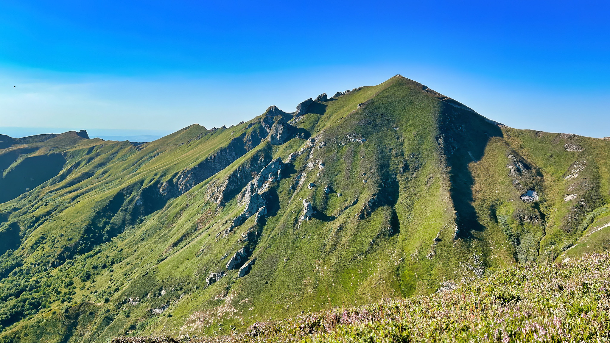 Le Puy de Sancy vu du Puy Gros du côté de la Fontaine Salée