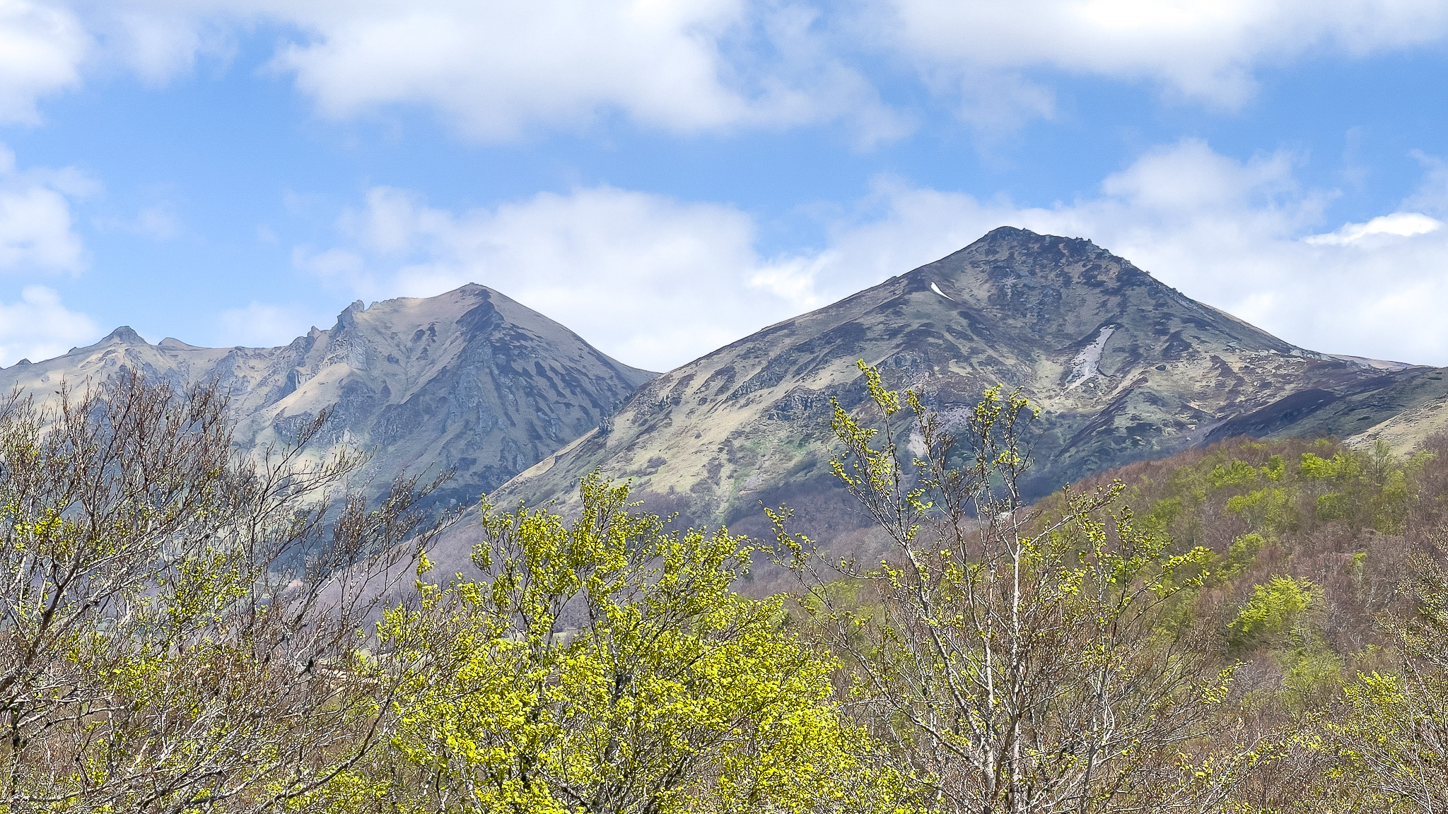 la Fontaine Salée, le Puy Gros et le Puy de Sancy
