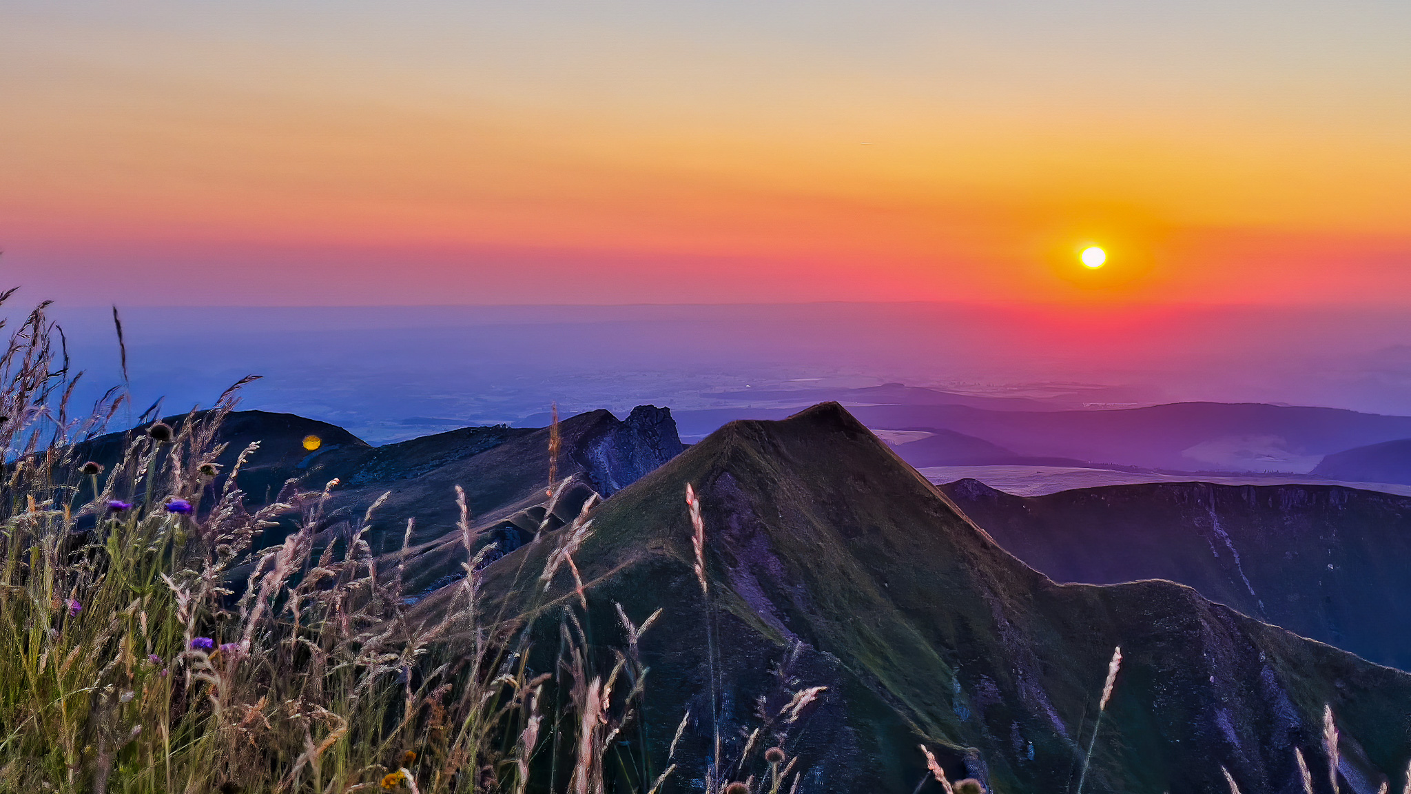 Chalet Cascade Super Besse, Le Spot Incontournable pour un coucher de Soleil inoubliable: le Puy de Sancy