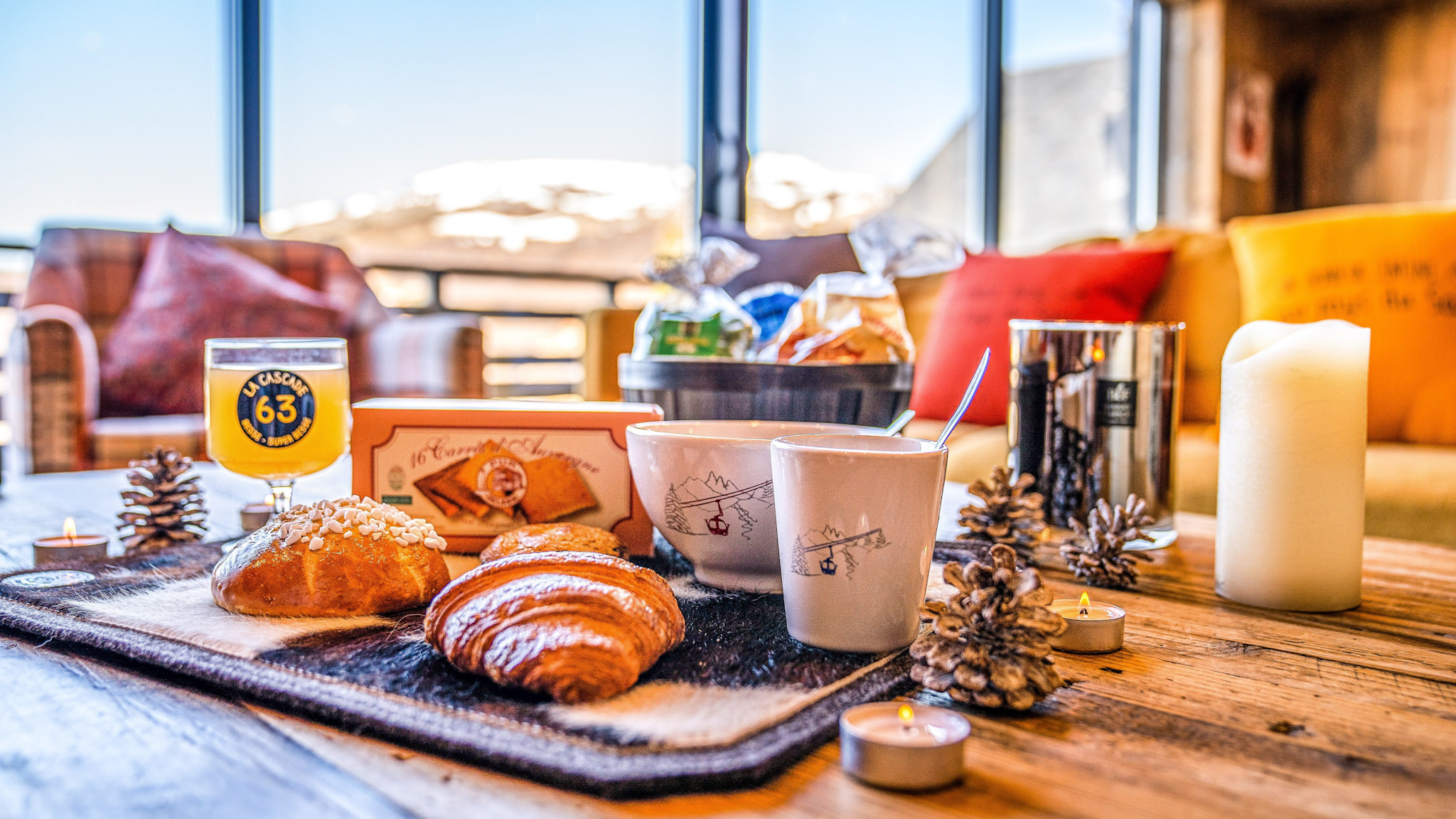 Plateau de petit déjeuner au Chalet Cascade à Super Besse