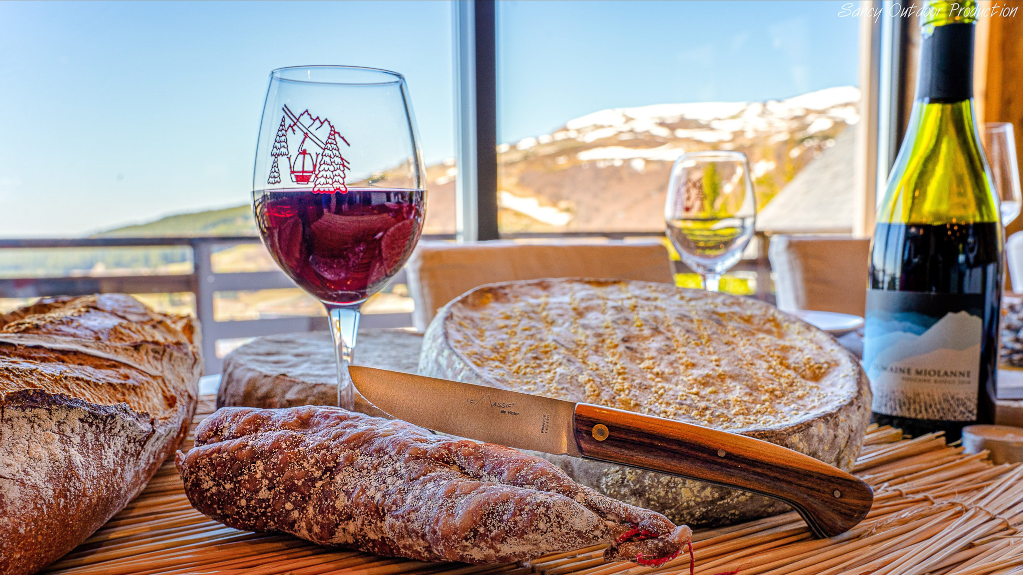 Saucisson d'Auvergne, Saint Nectaire Fermier et vin d'Auvergne