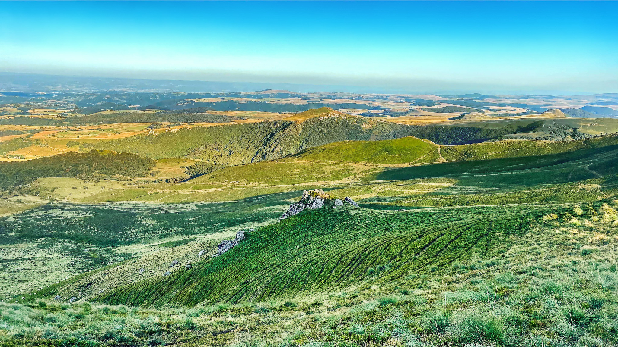 Roc de Cuzeau, magnifique vue sur la campagne auvergnate