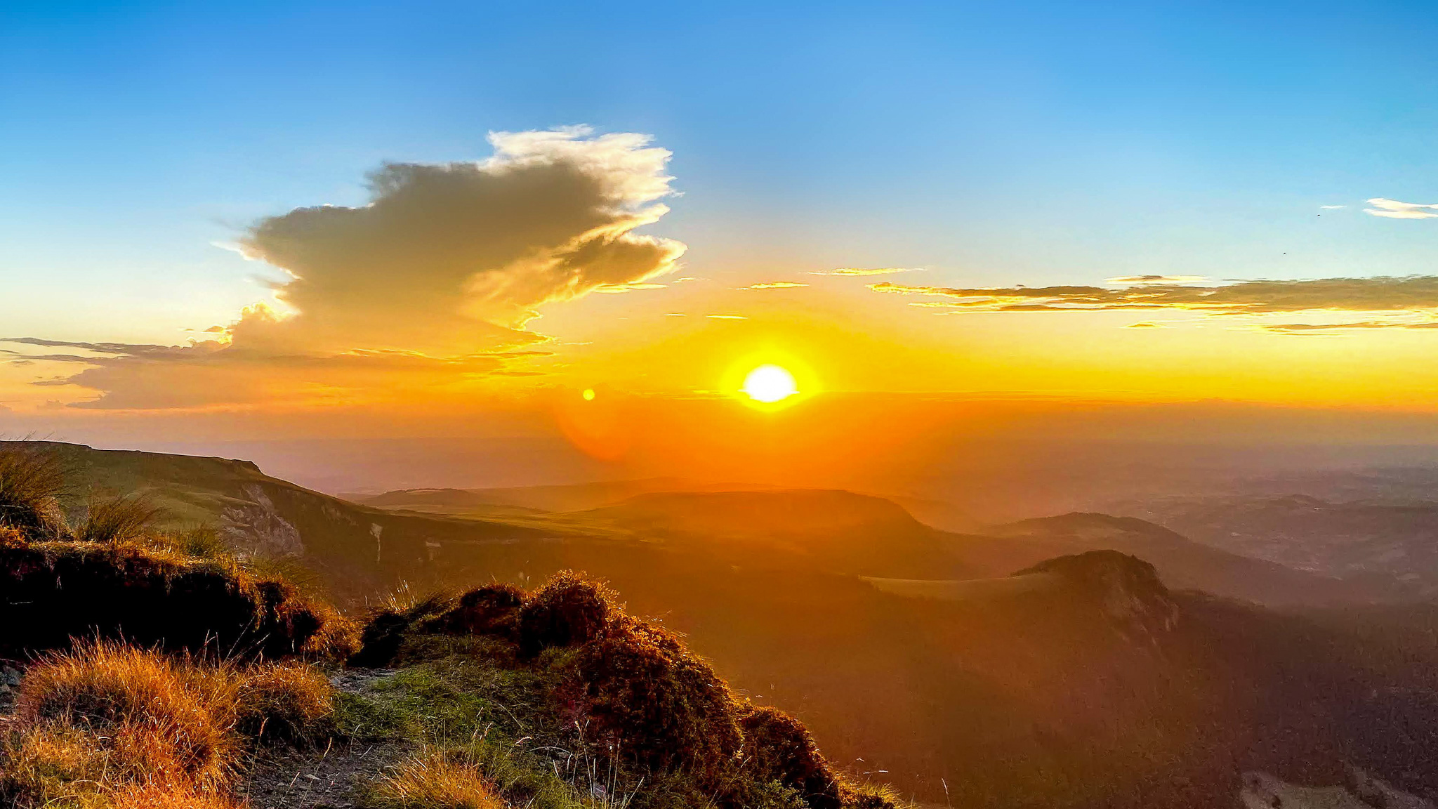 Roc de cuzeau, coucher de soleil sur le chemin des crêtes