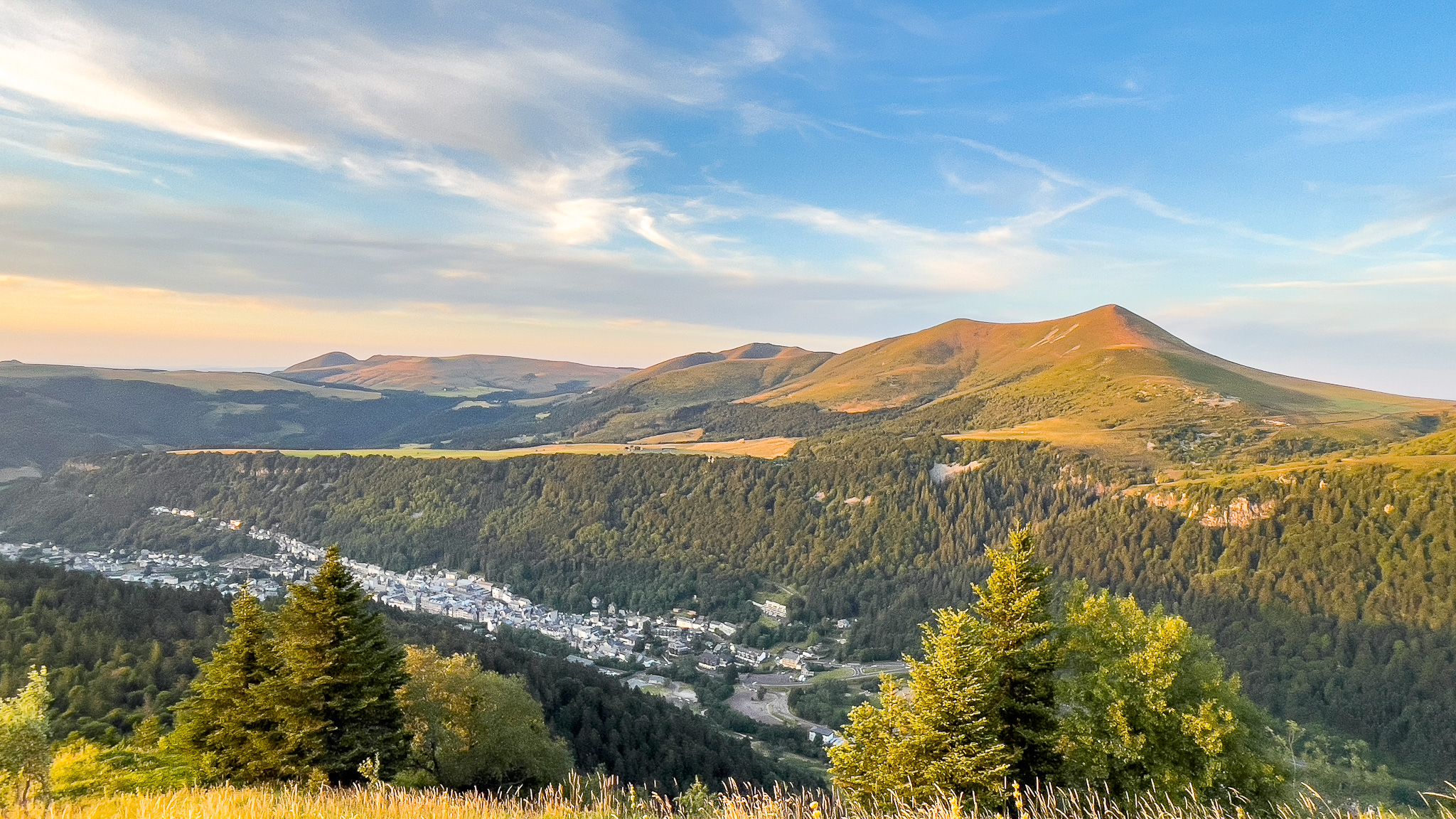 Au Capucin, le Mont Dore et les sommets du Massif Adventif