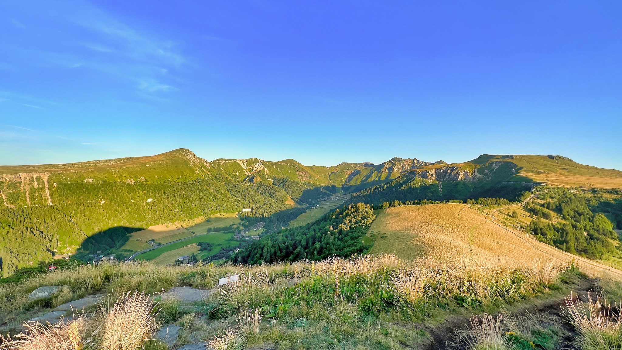 Au Capucin, panorama sur le Massif du Sancy