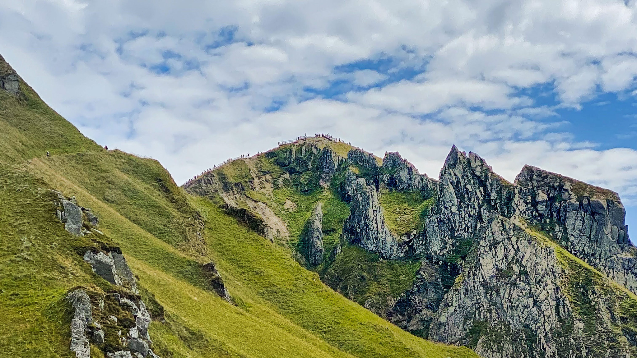 Sommet du Puy de Sancy et les aiguilles du Sancy