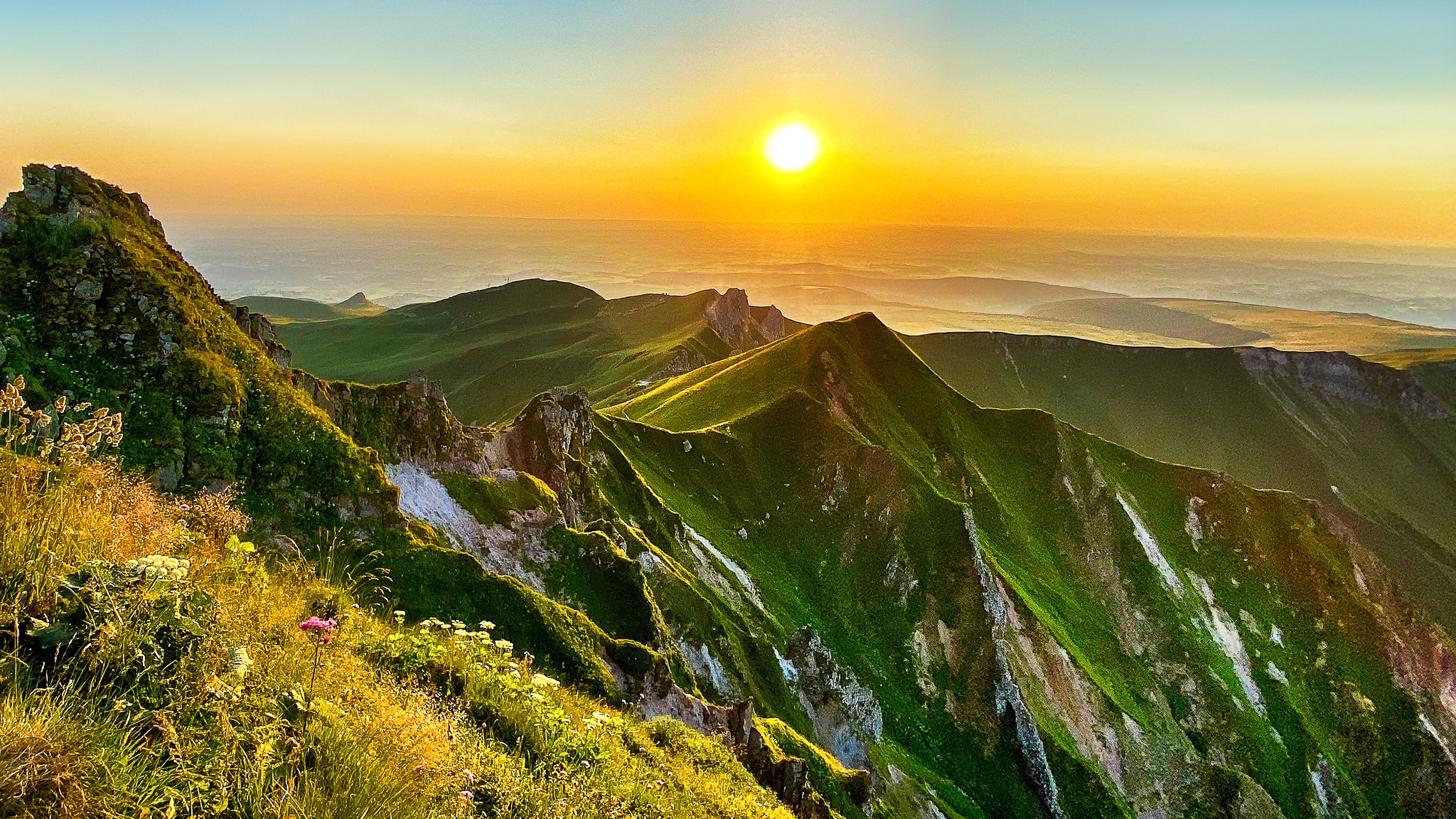 Les Crêtes du Sancy, coucher de Soleil sur le Val d'Enfer