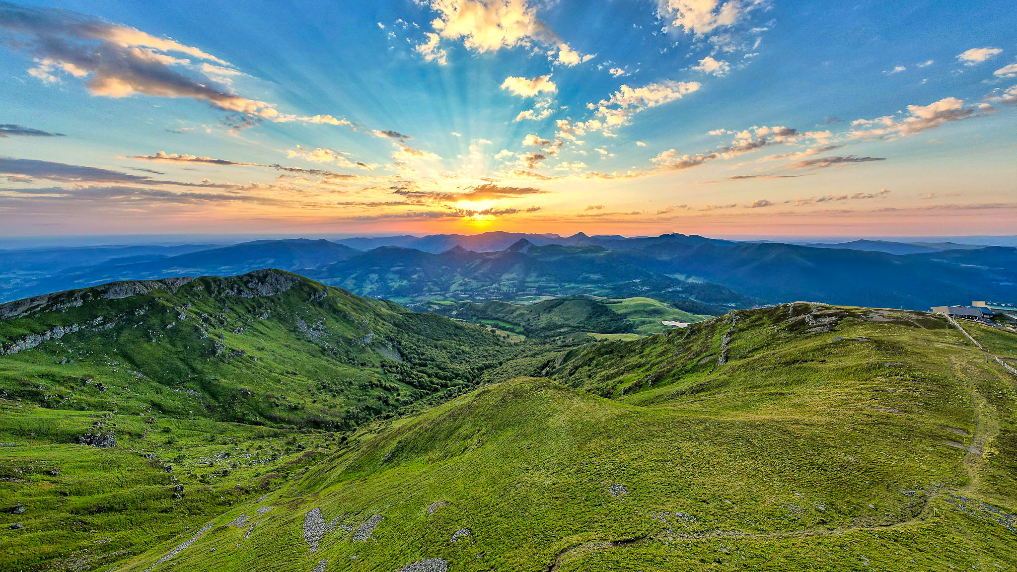 Plomb du Cantal, Les Monts du Cantal, coucher de soleil au sommet du Plomb du Cantal