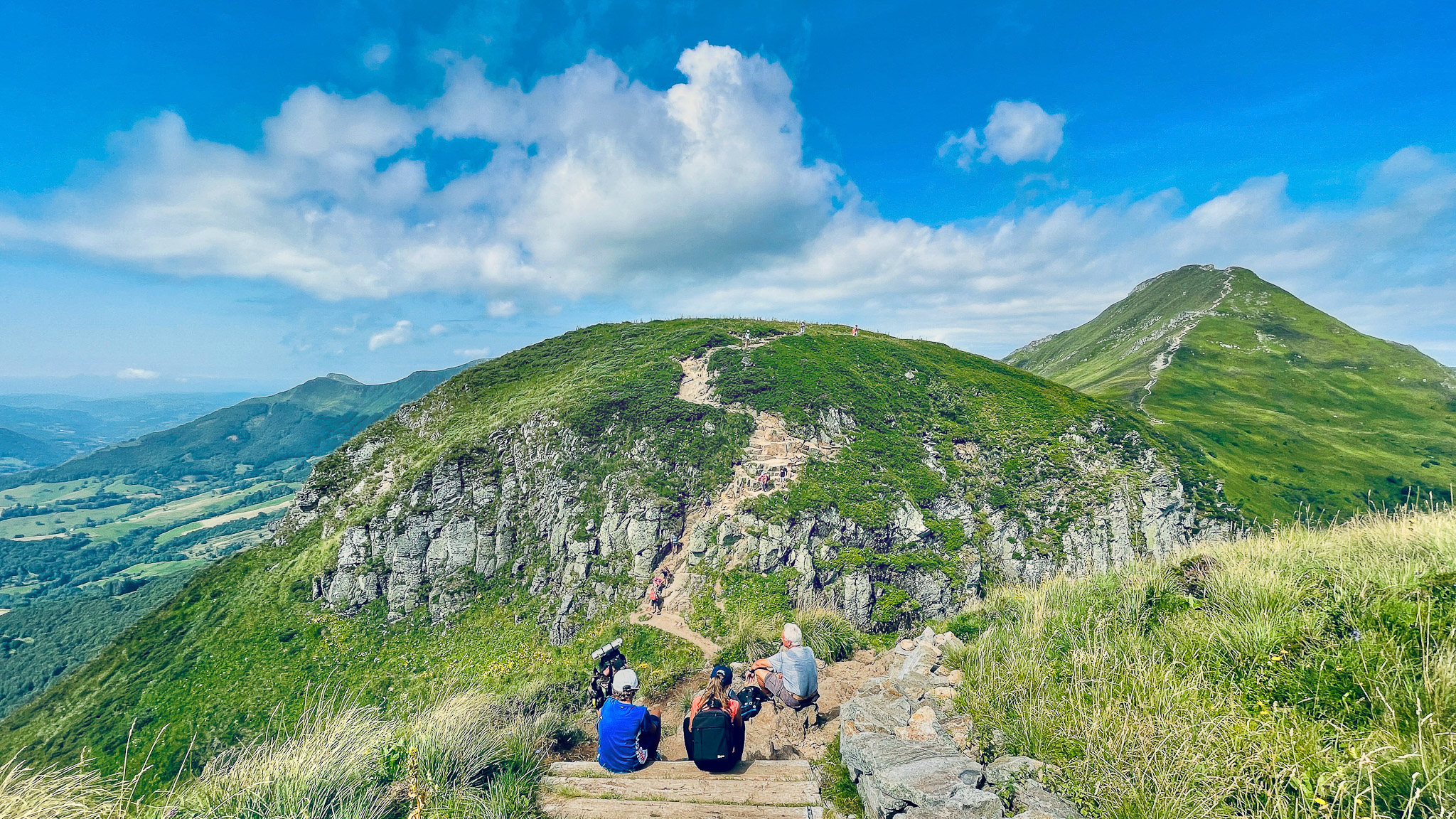Sur le Chemin de Randonnée, la Brèche de Rolland entre le Puy Griou et le Puy Mary.