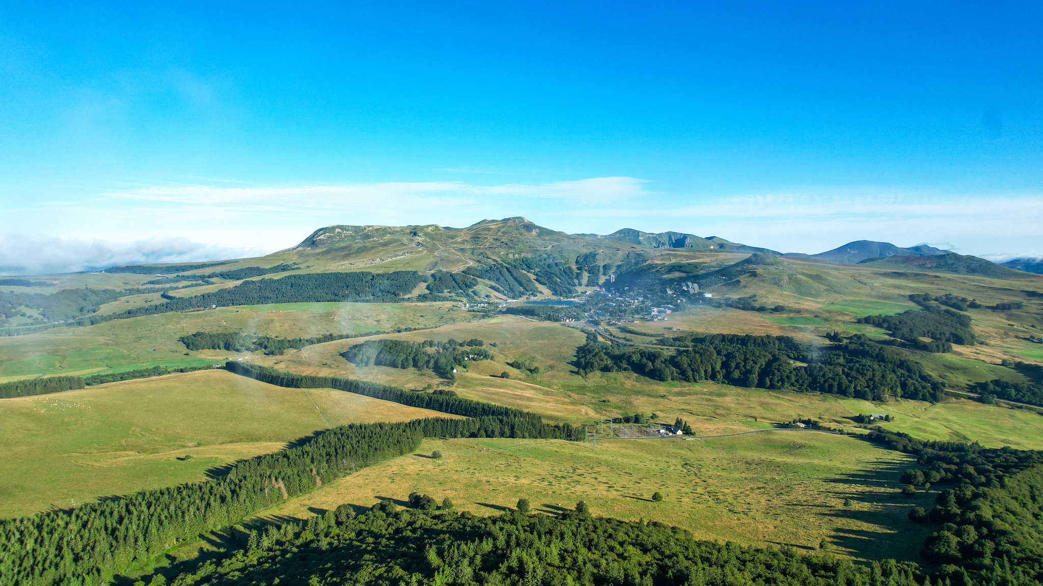 Au Sommet du Puy de Montchal, du Puy de Paillaret au de Chambourguet