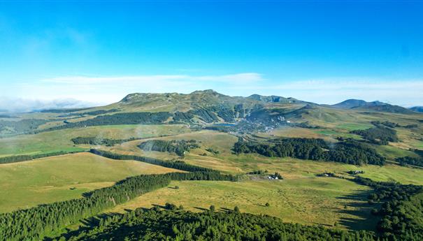 Au Sommet du Puy de Montchal, du Puy de Paillaret au de Chambourguet