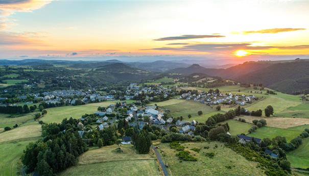 Lever de soleil sur Besse Saint Anastaise