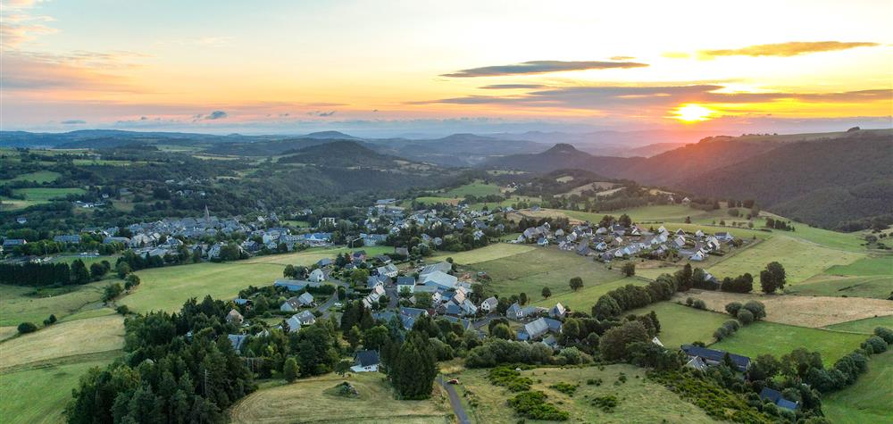 Lever de soleil sur Besse Saint Anastaise